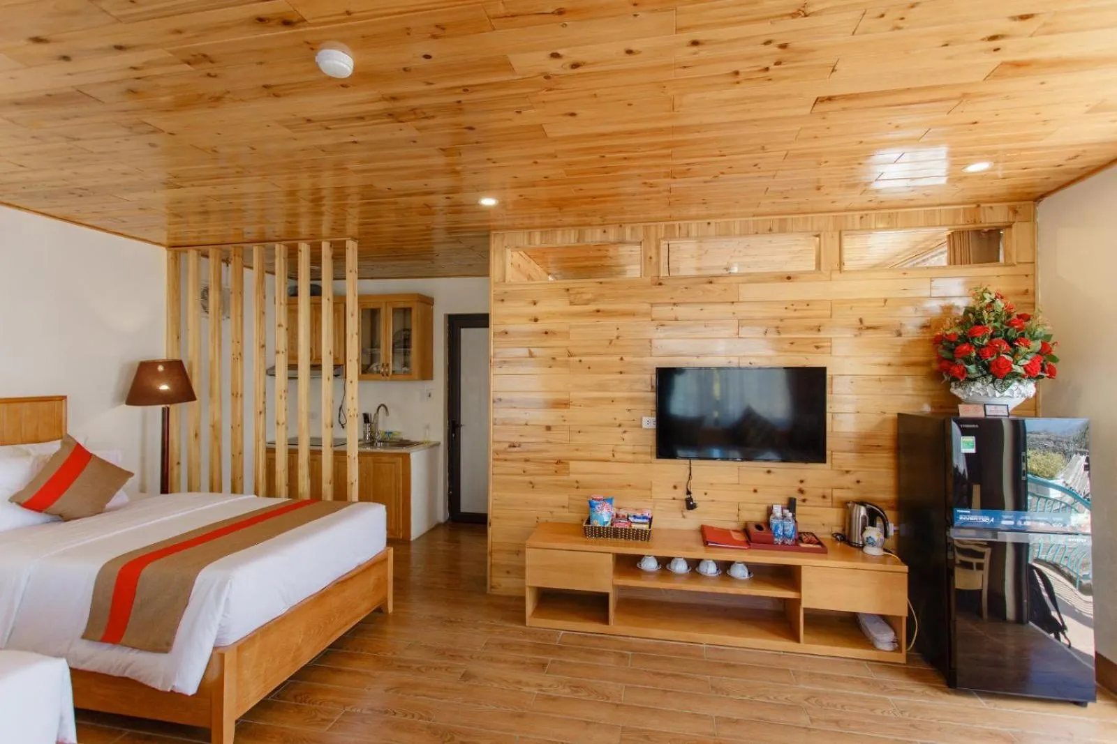 Kitchen or kitchenette, Bed in SaPa Retreat Condotel