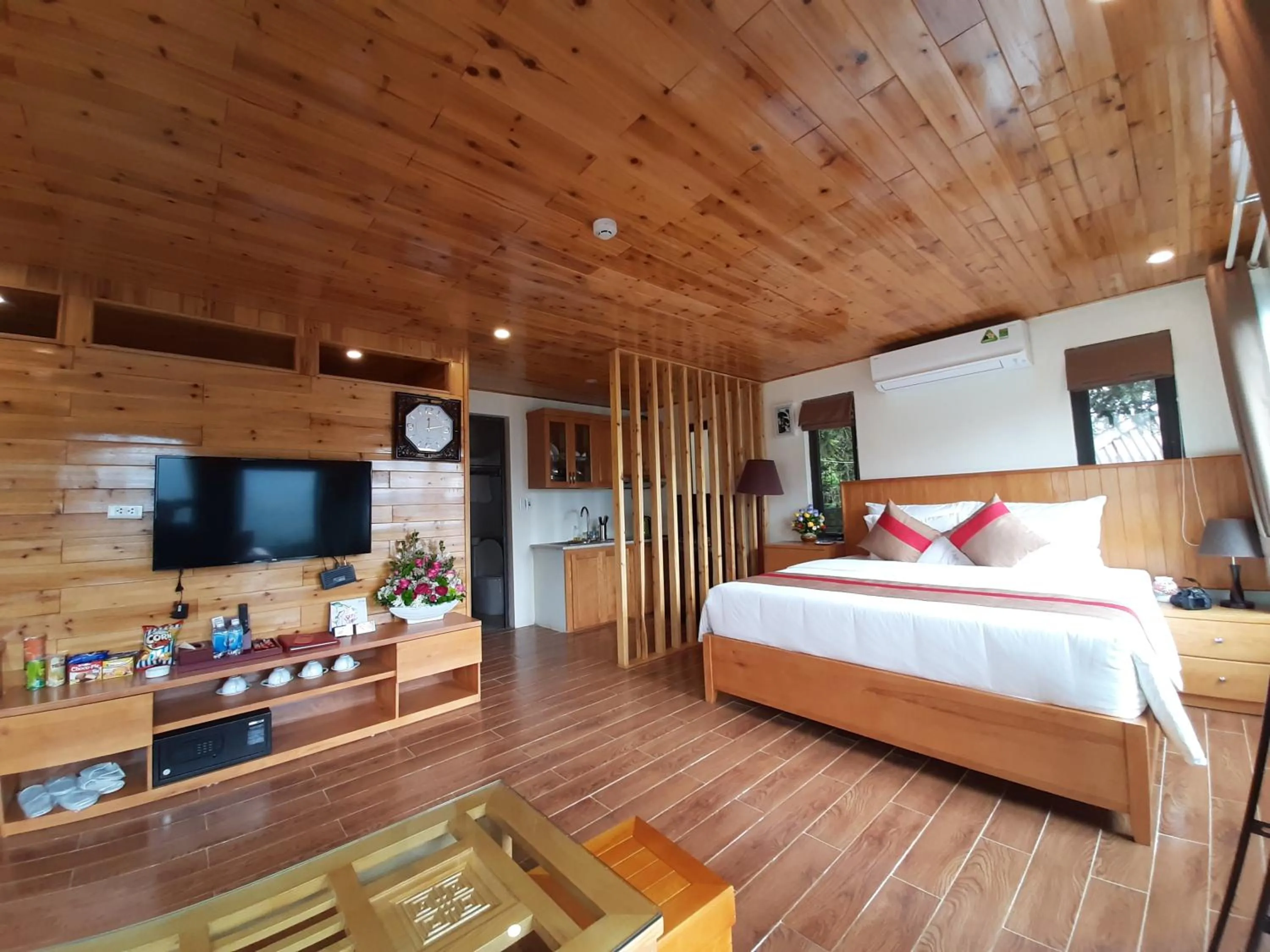Photo of the whole room, Bed in SaPa Retreat Condotel