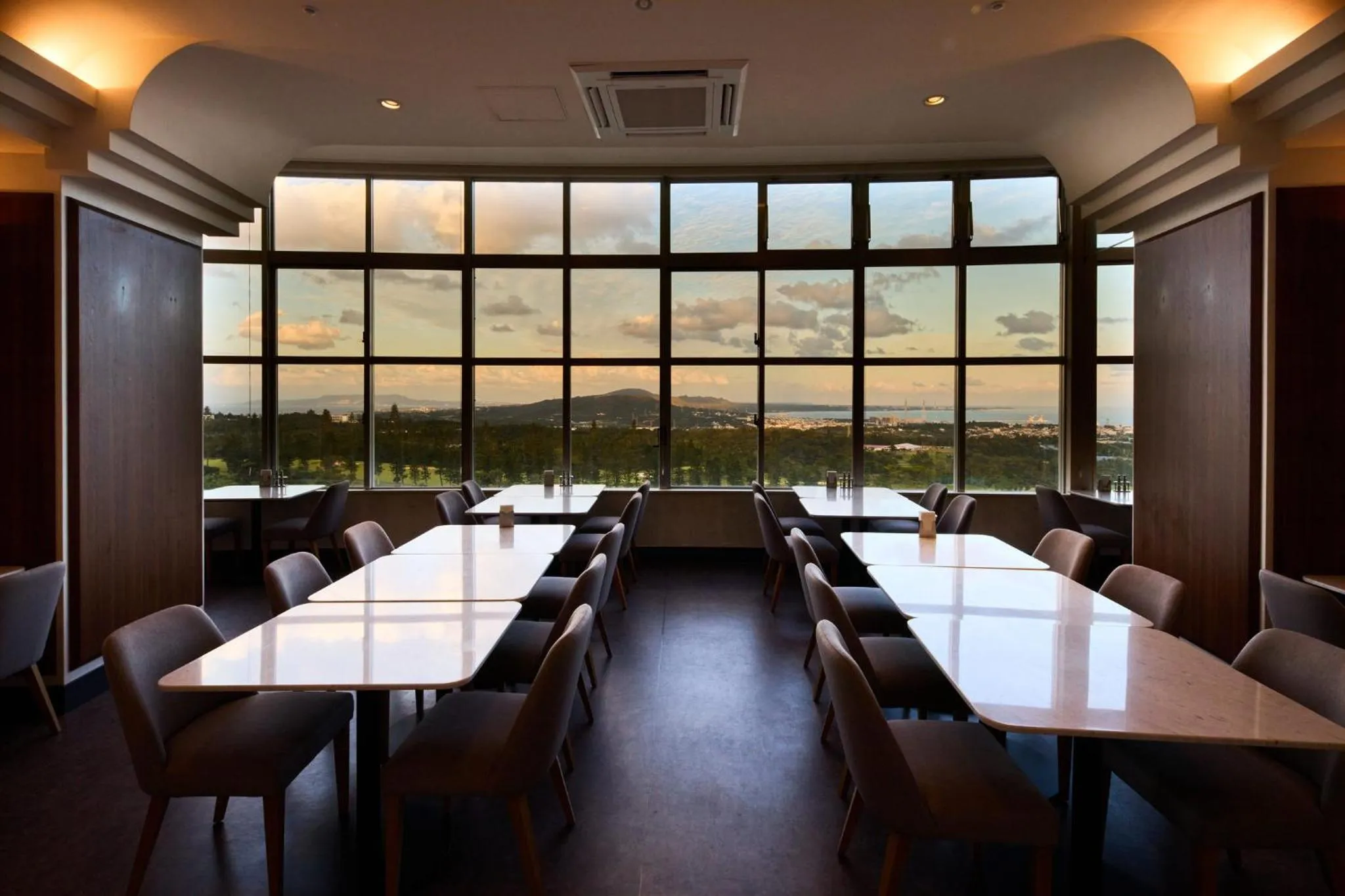 Restaurant/places to eat in ANA Crowne Plaza Resort Okinawa Uruma Hills By IHG