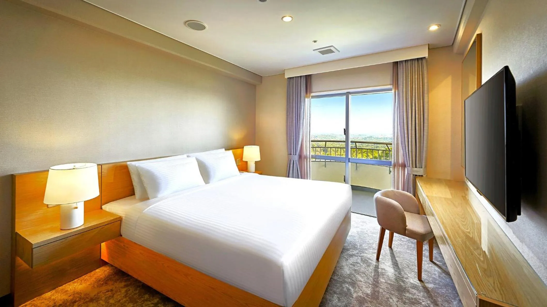 Photo of the whole room, Bed in ANA Crowne Plaza Resort Okinawa Uruma Hills By IHG