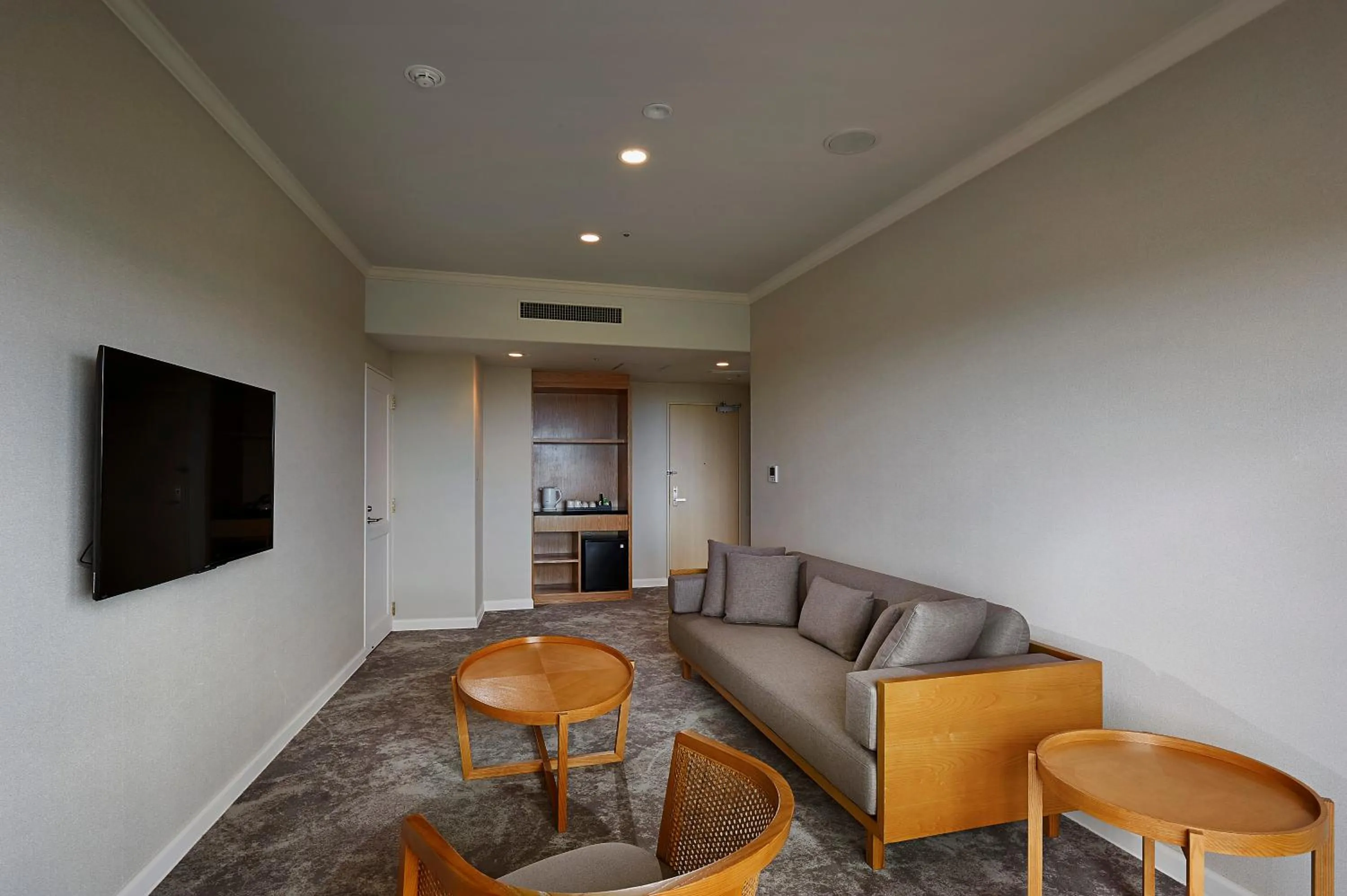 TV and multimedia in ANA Crowne Plaza Resort Okinawa Uruma Hills By IHG