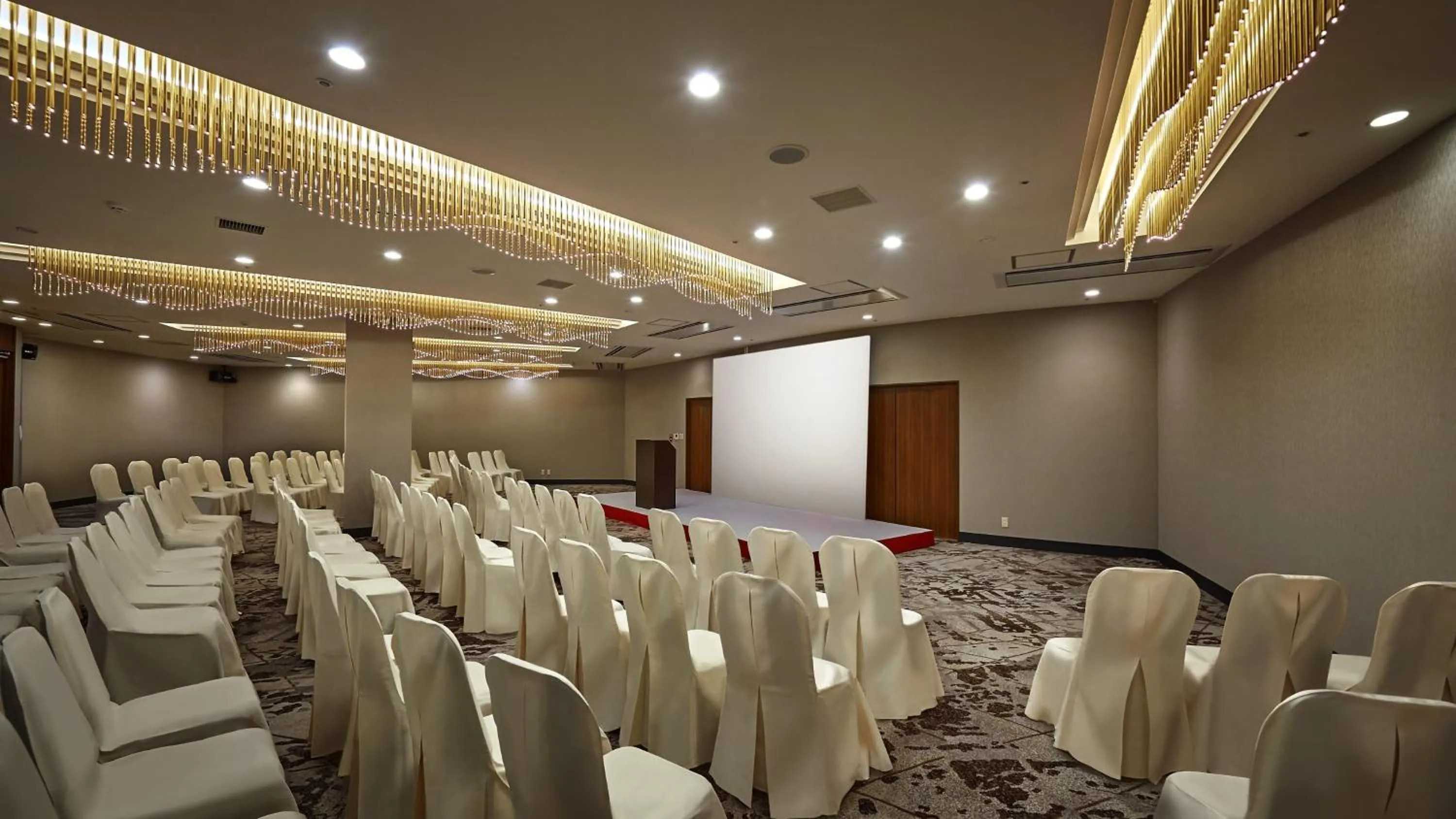 Meeting/conference room in ANA Crowne Plaza Resort Okinawa Uruma Hills By IHG