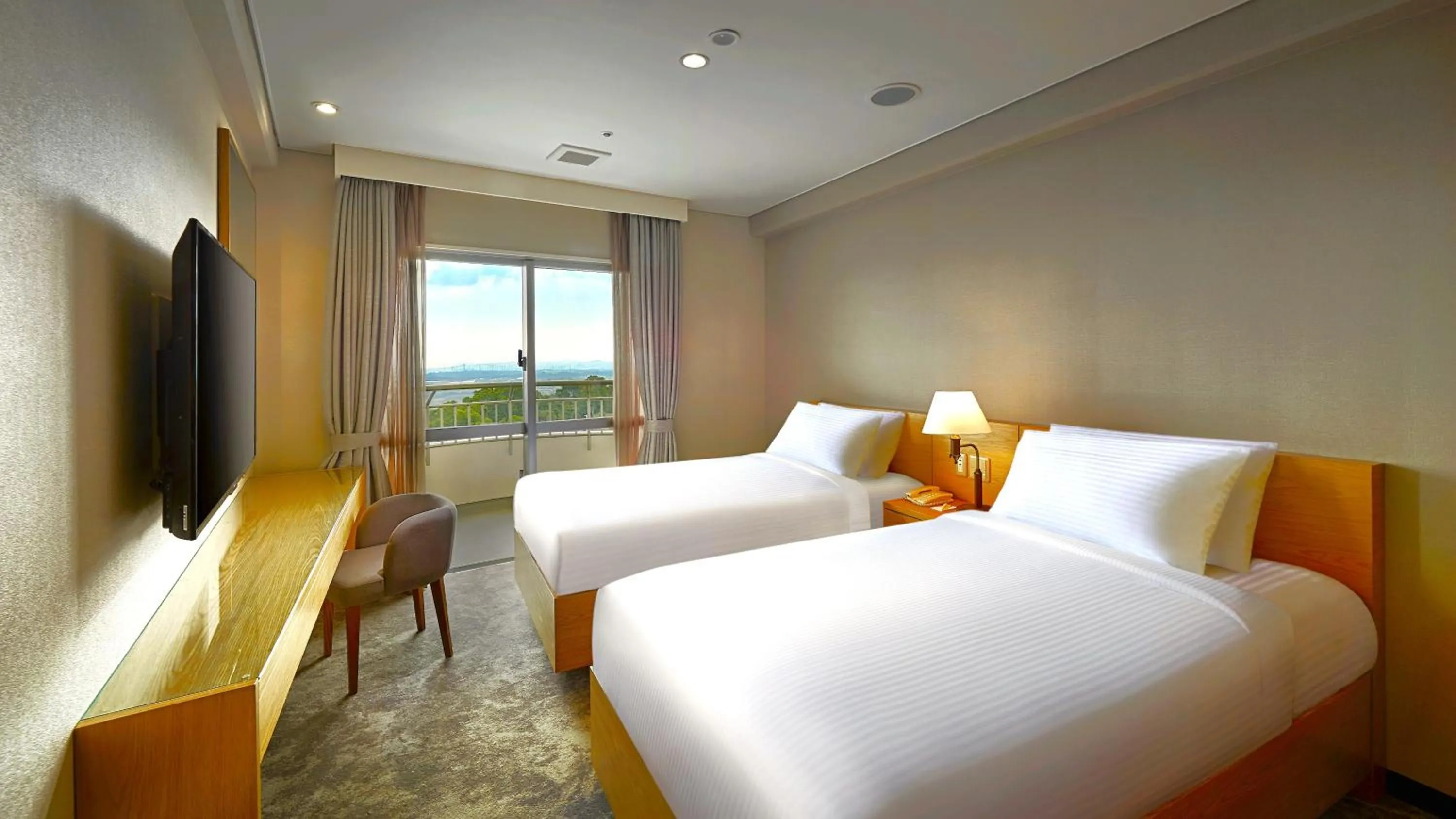 Photo of the whole room, Bed in ANA Crowne Plaza Resort Okinawa Uruma Hills By IHG