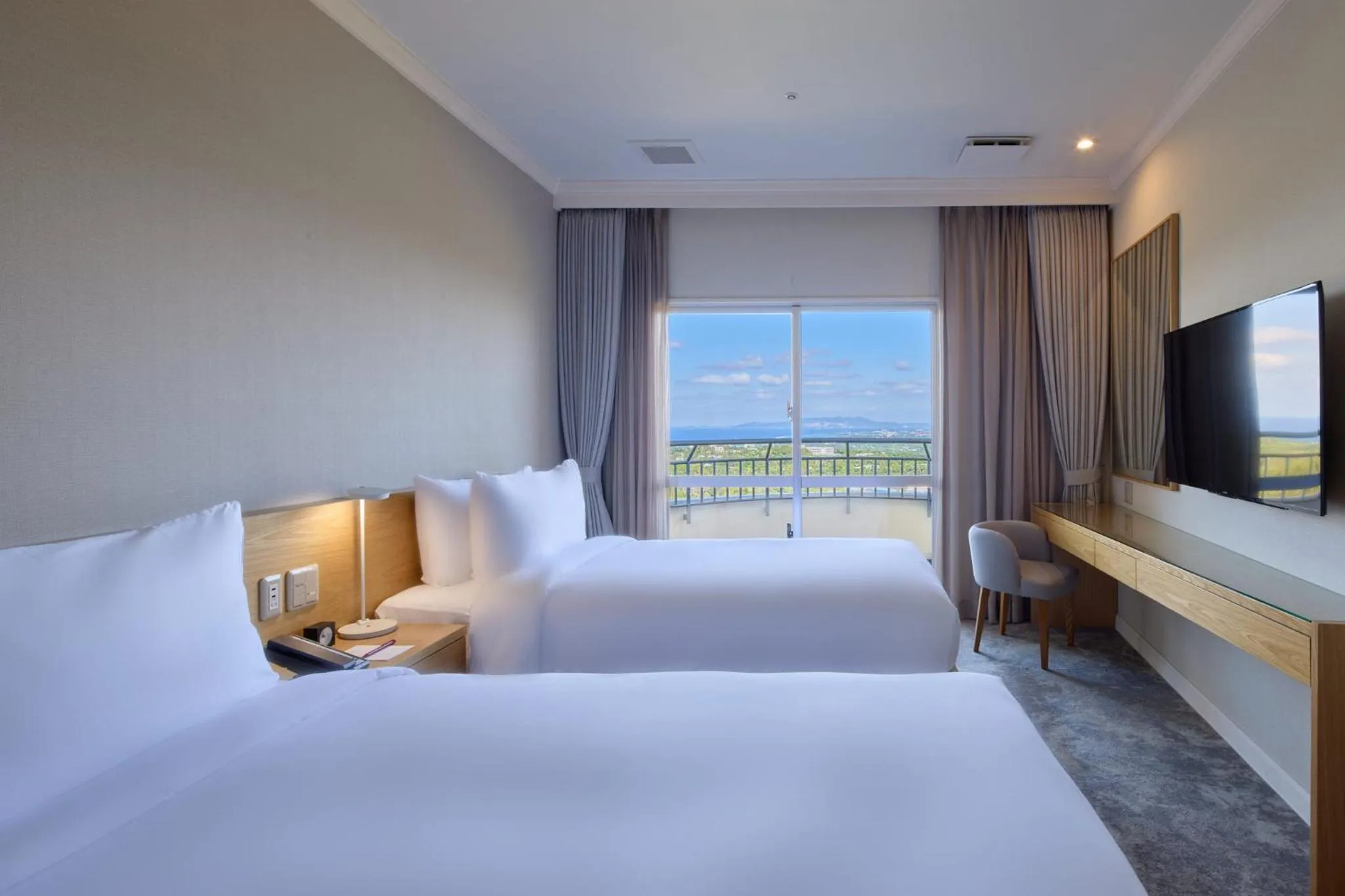 Photo of the whole room, Bed in ANA Crowne Plaza Resort Okinawa Uruma Hills By IHG