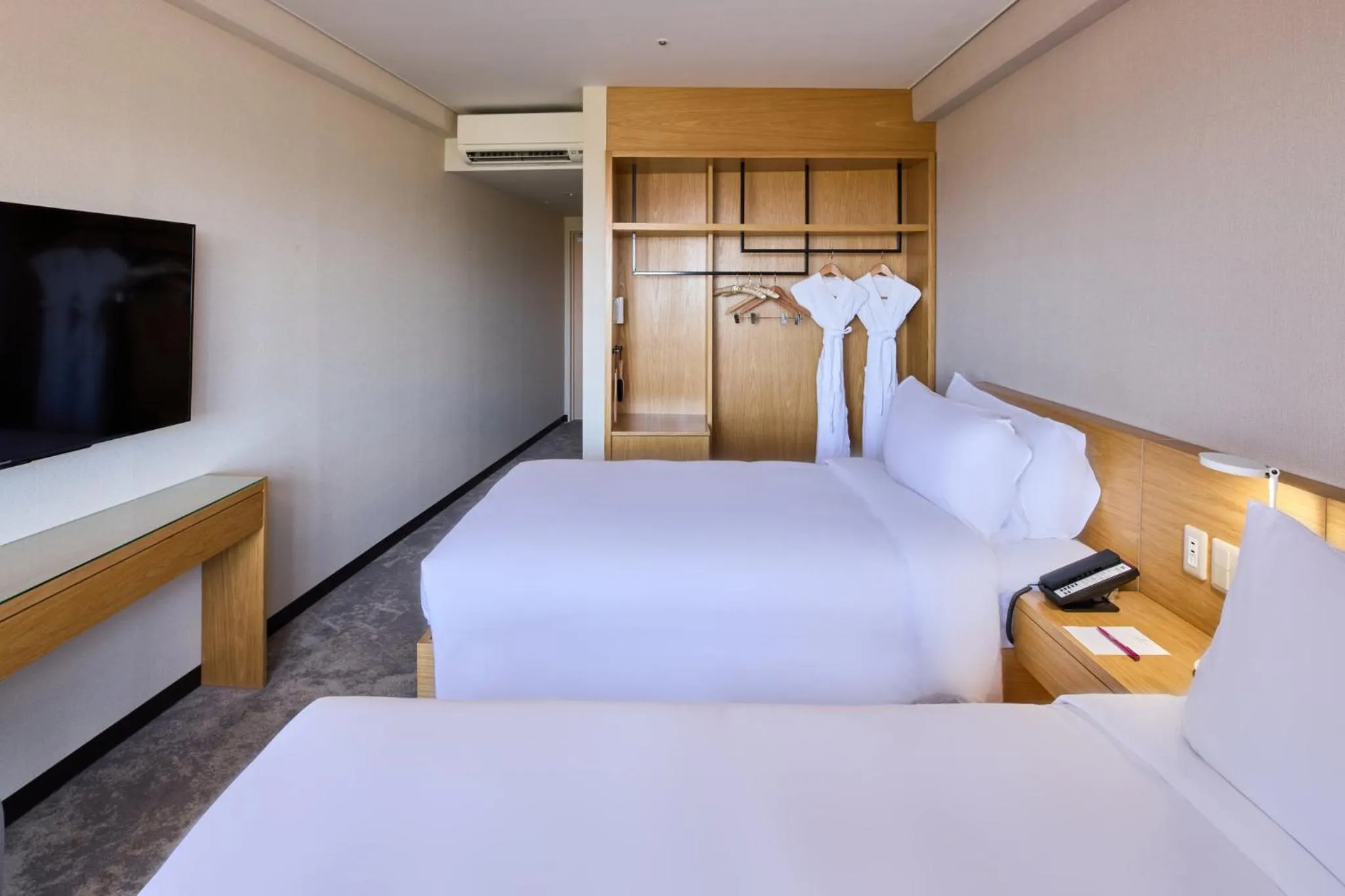 Photo of the whole room, Bed in ANA Crowne Plaza Resort Okinawa Uruma Hills By IHG