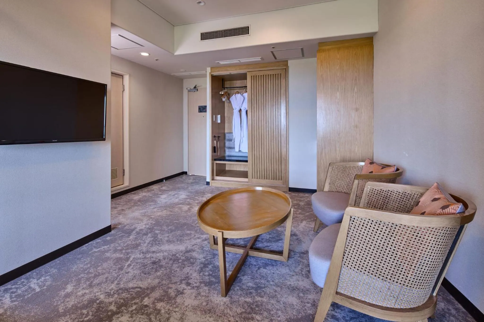 Photo of the whole room in ANA Crowne Plaza Resort Okinawa Uruma Hills By IHG