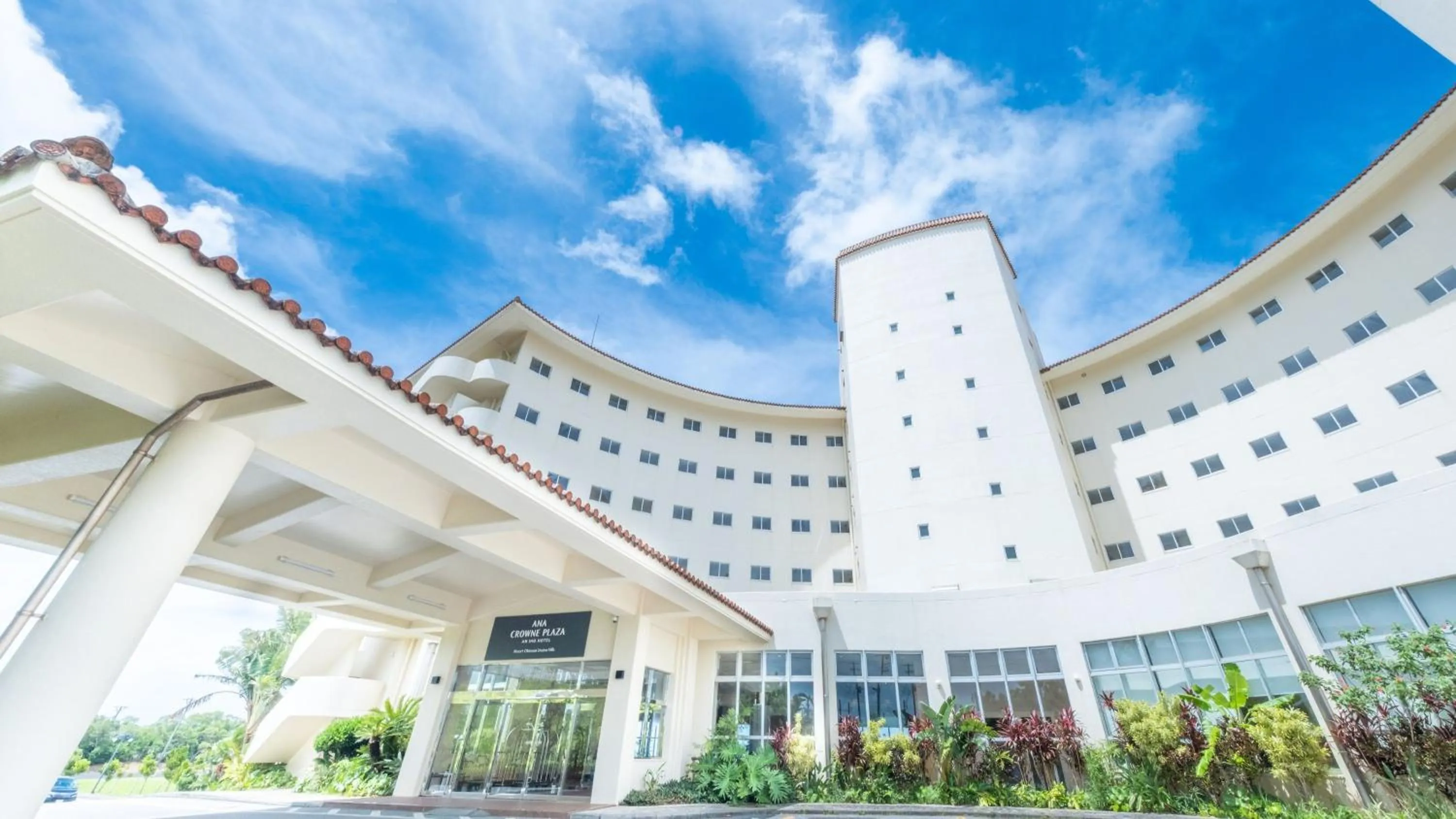Property building in ANA Crowne Plaza Resort Okinawa Uruma Hills By IHG