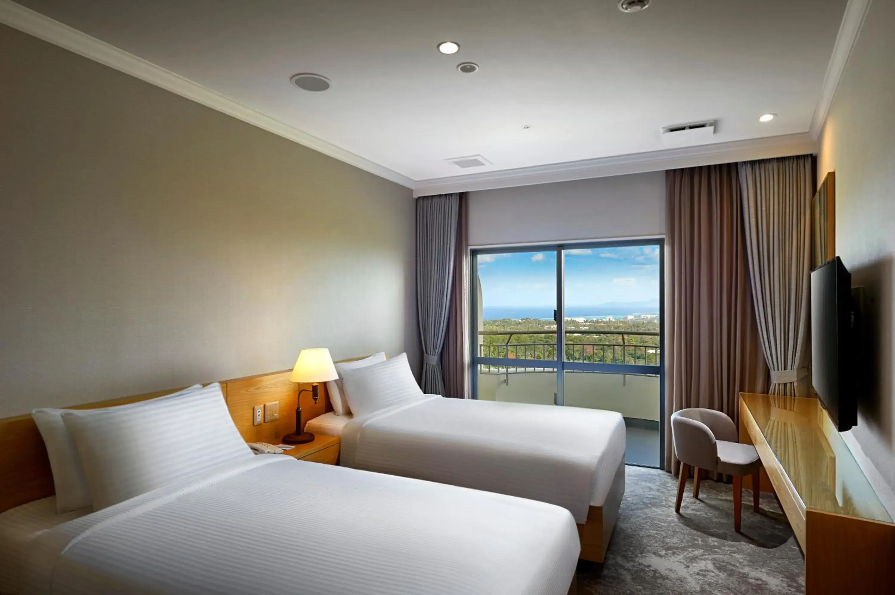 Standard Twin Room with Garden View in ANA Crowne Plaza Resort Okinawa Uruma Hills By IHG Standard Twin Room with Garden View in ANA Crowne Plaza Resort Okinawa Uruma Hills By IHG