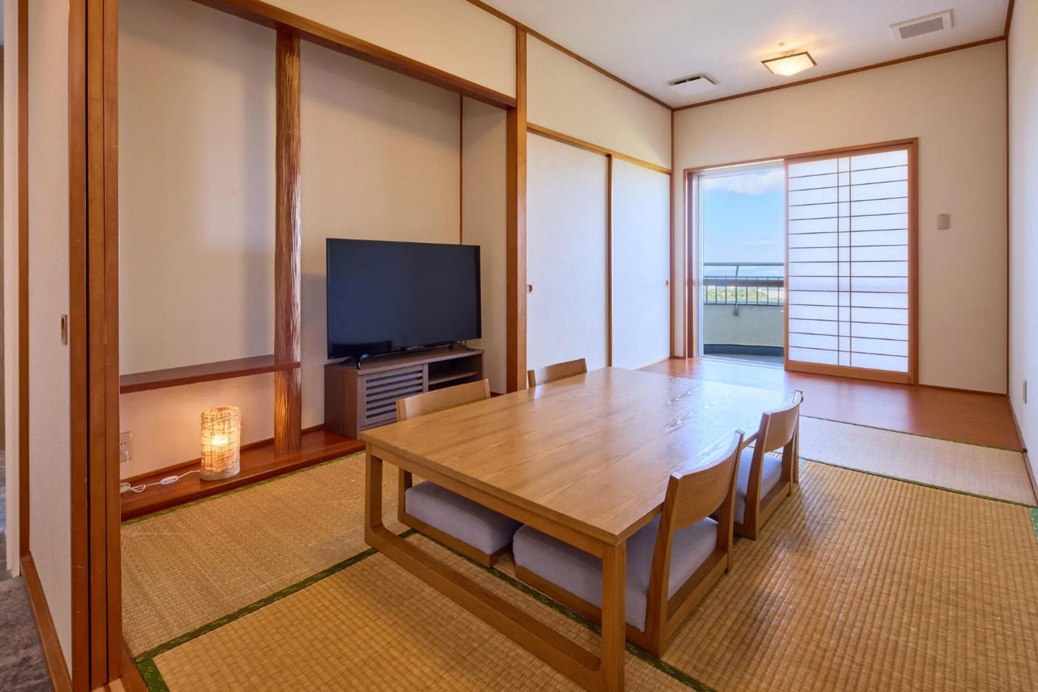 Photo of the whole room in ANA Crowne Plaza Resort Okinawa Uruma Hills By IHG