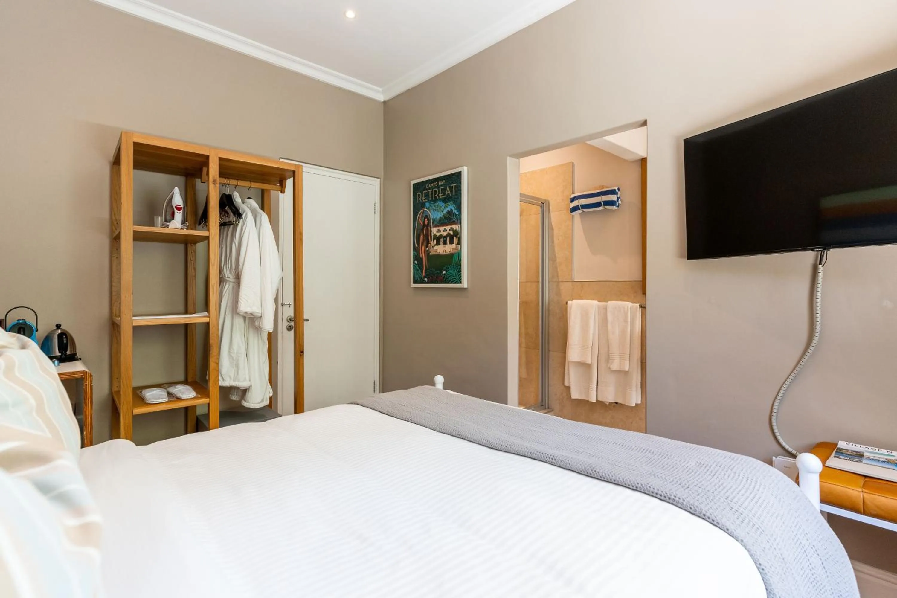 Photo of the whole room, Bed in Camps Bay Forest Pods