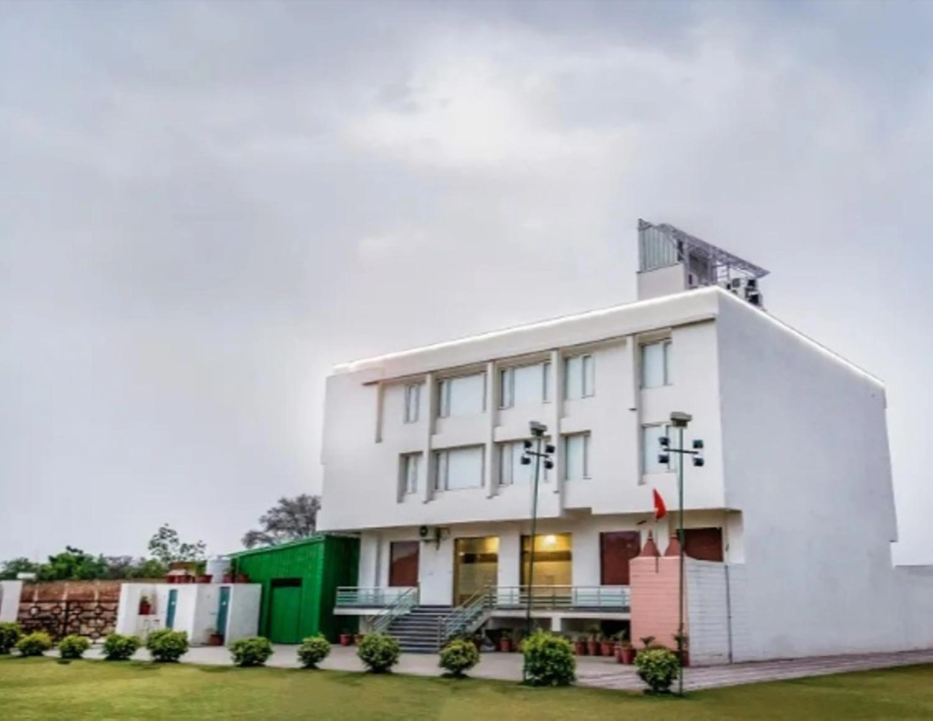 Gulabi Bagh Resort