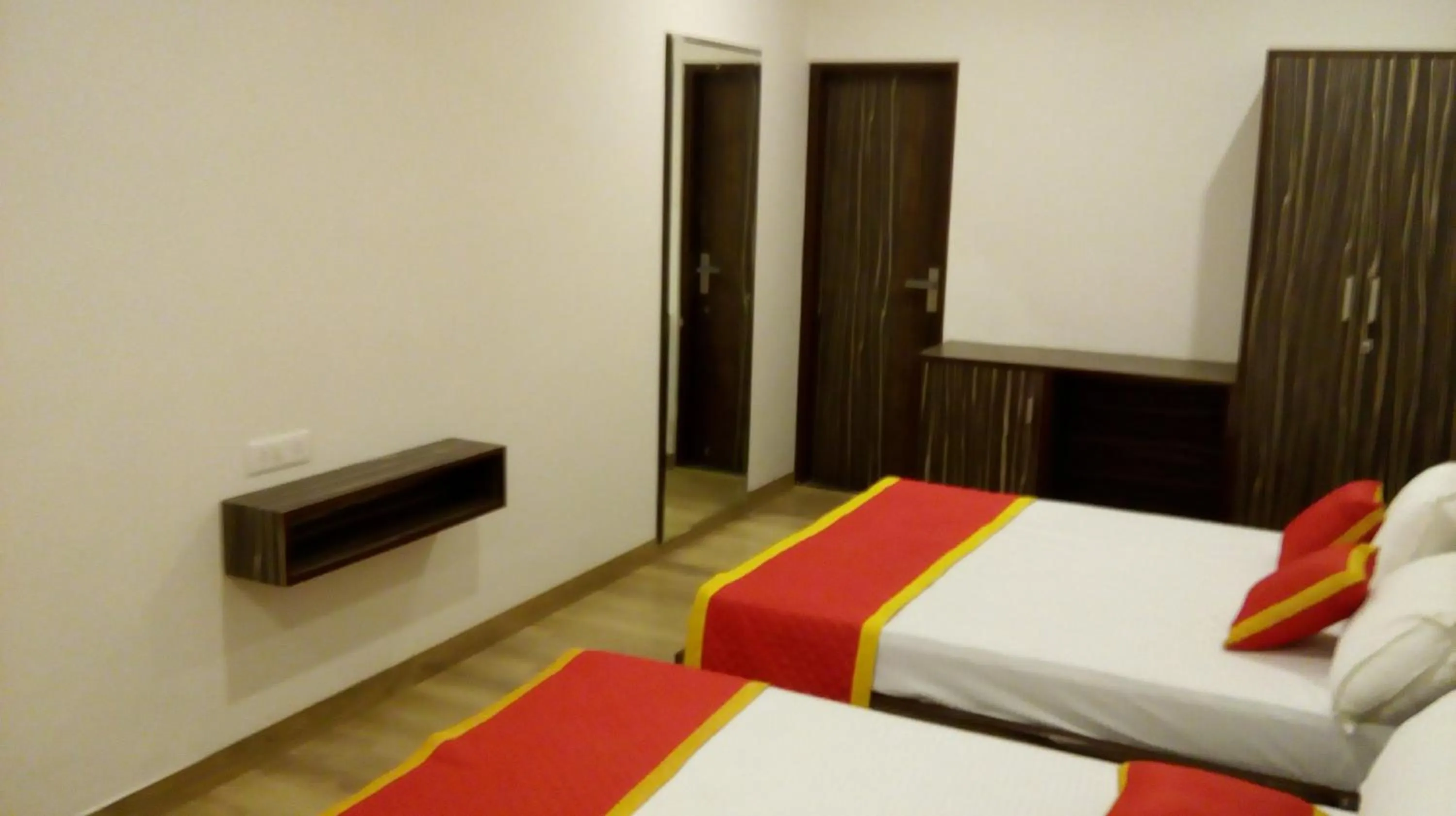 Bed in Gulabi Bagh Resort