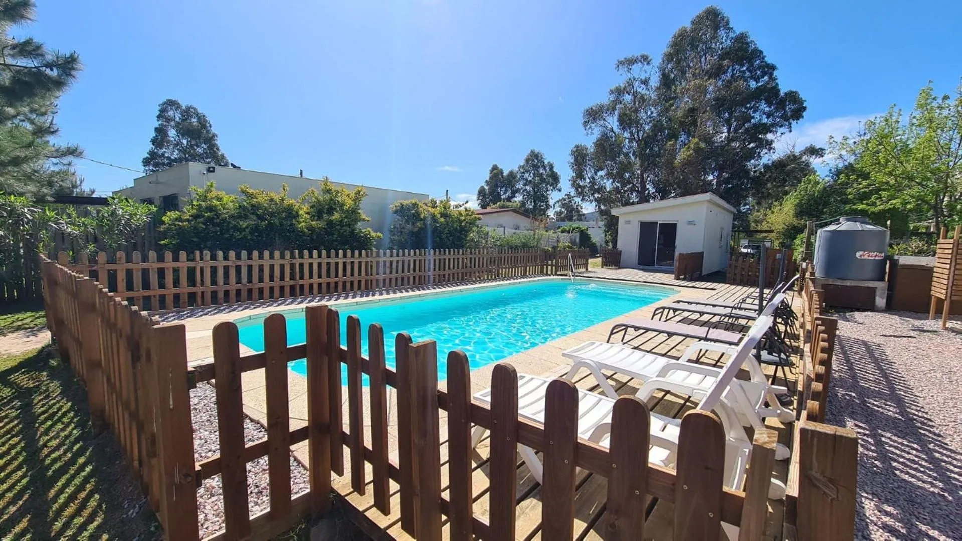 Swimming pool in Complejo Cabañas Piriápolis