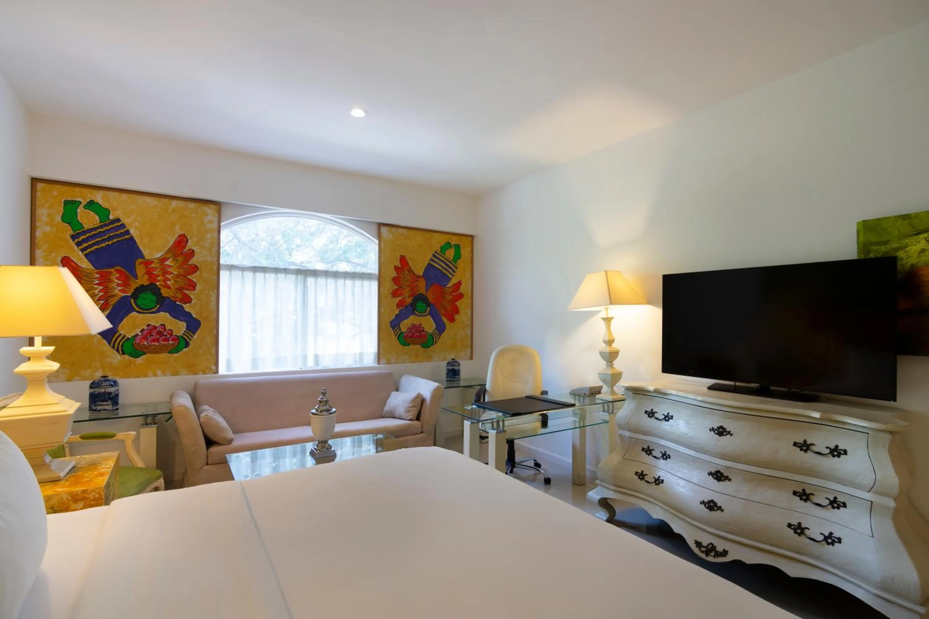 furniture, Bed in Hilton MM Grand Hotel Puebla, Tapestry Collection