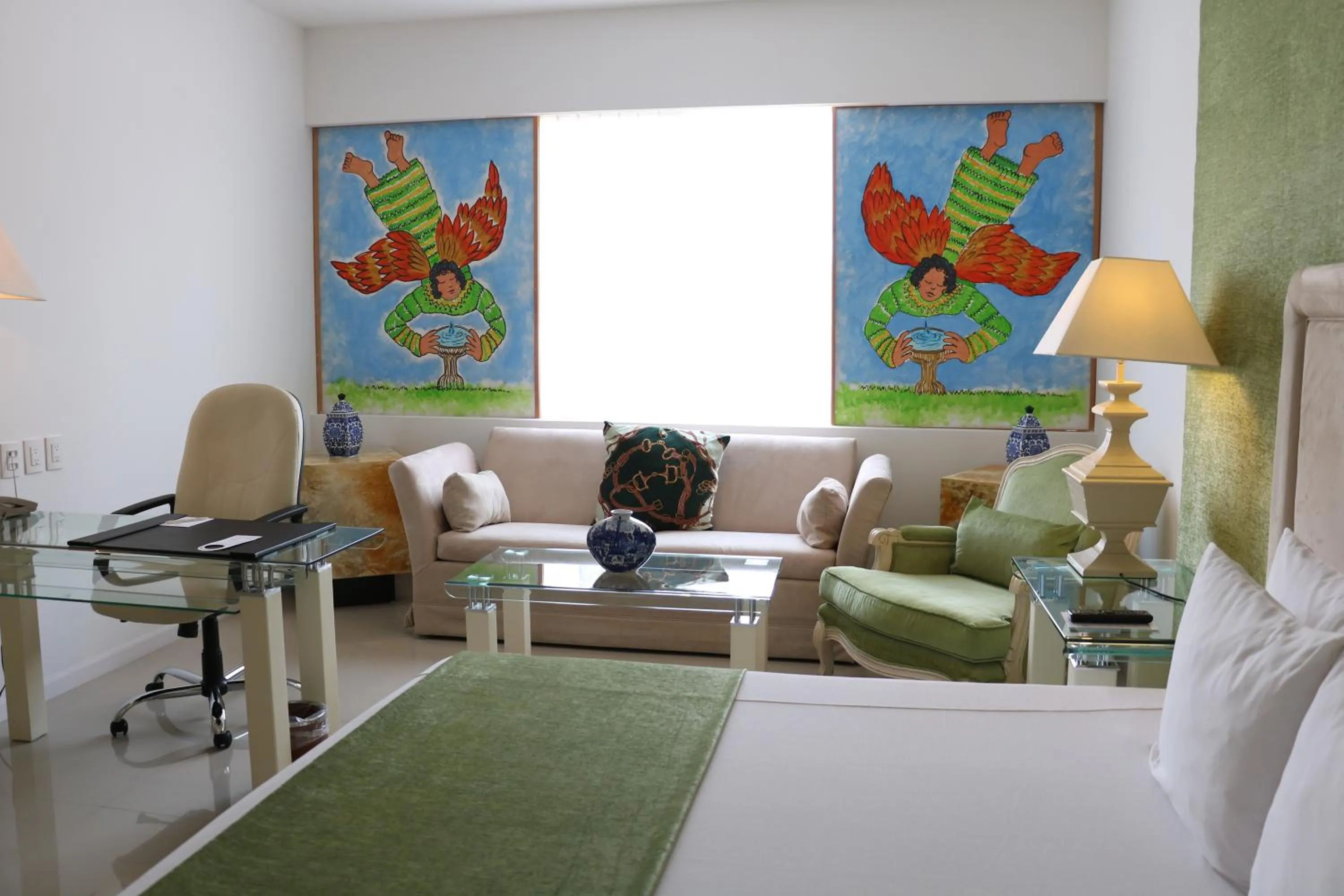 Seating area, Bed in Hilton MM Grand Hotel Puebla, Tapestry Collection