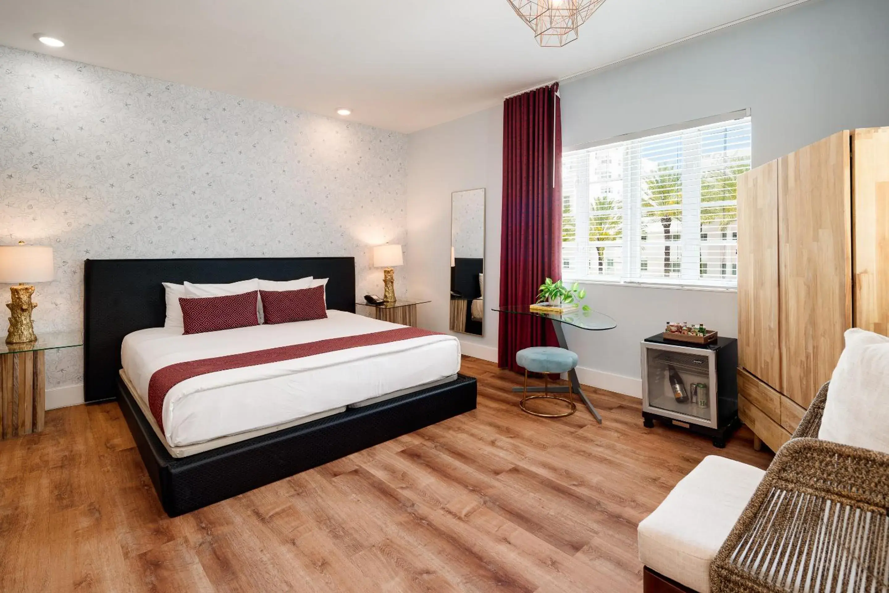 Junior Suite King City View in Catalina Hotel & Beach Club Junior Suite King City View in Catalina Hotel & Beach Club