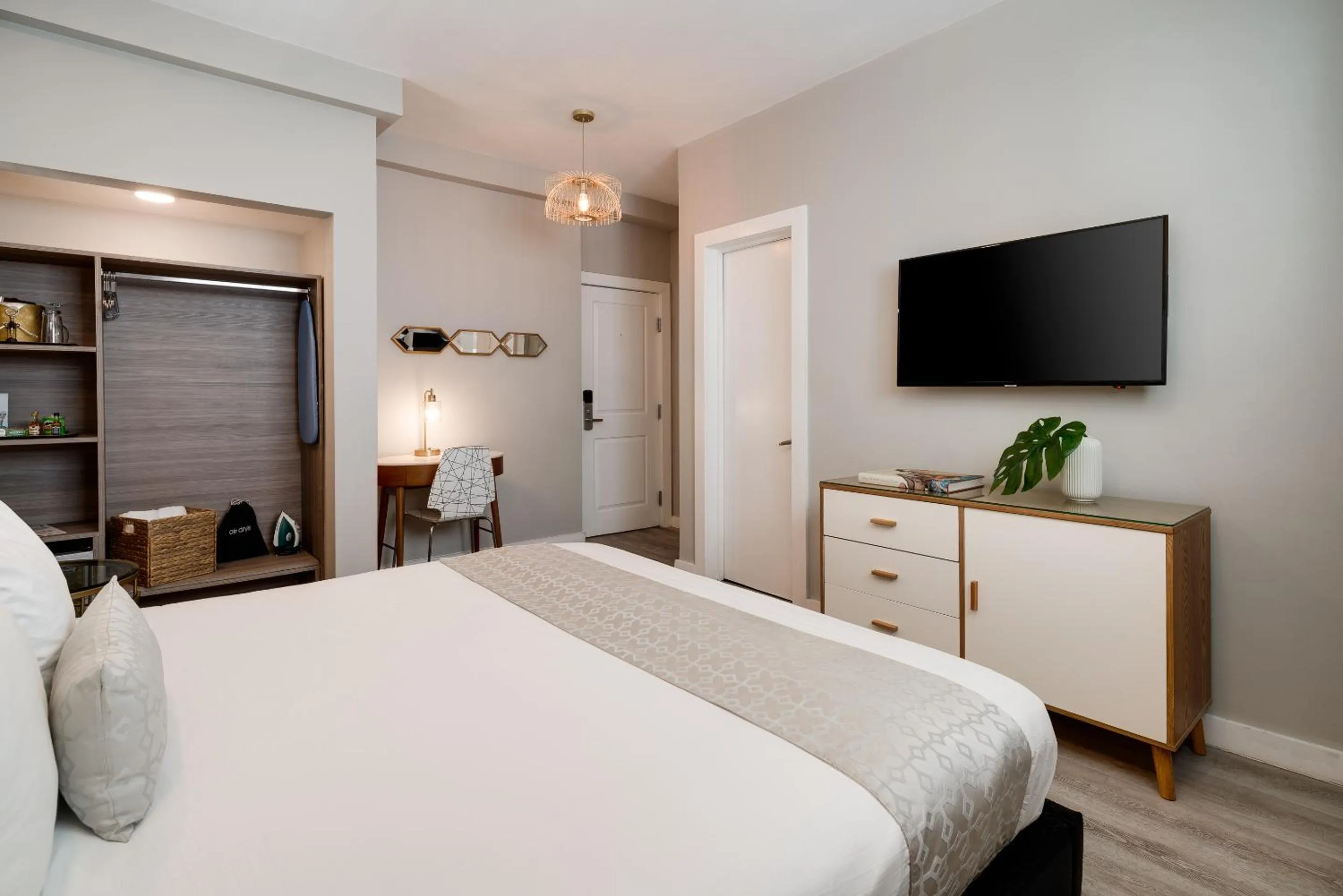 Bed in Catalina Hotel & Beach Club