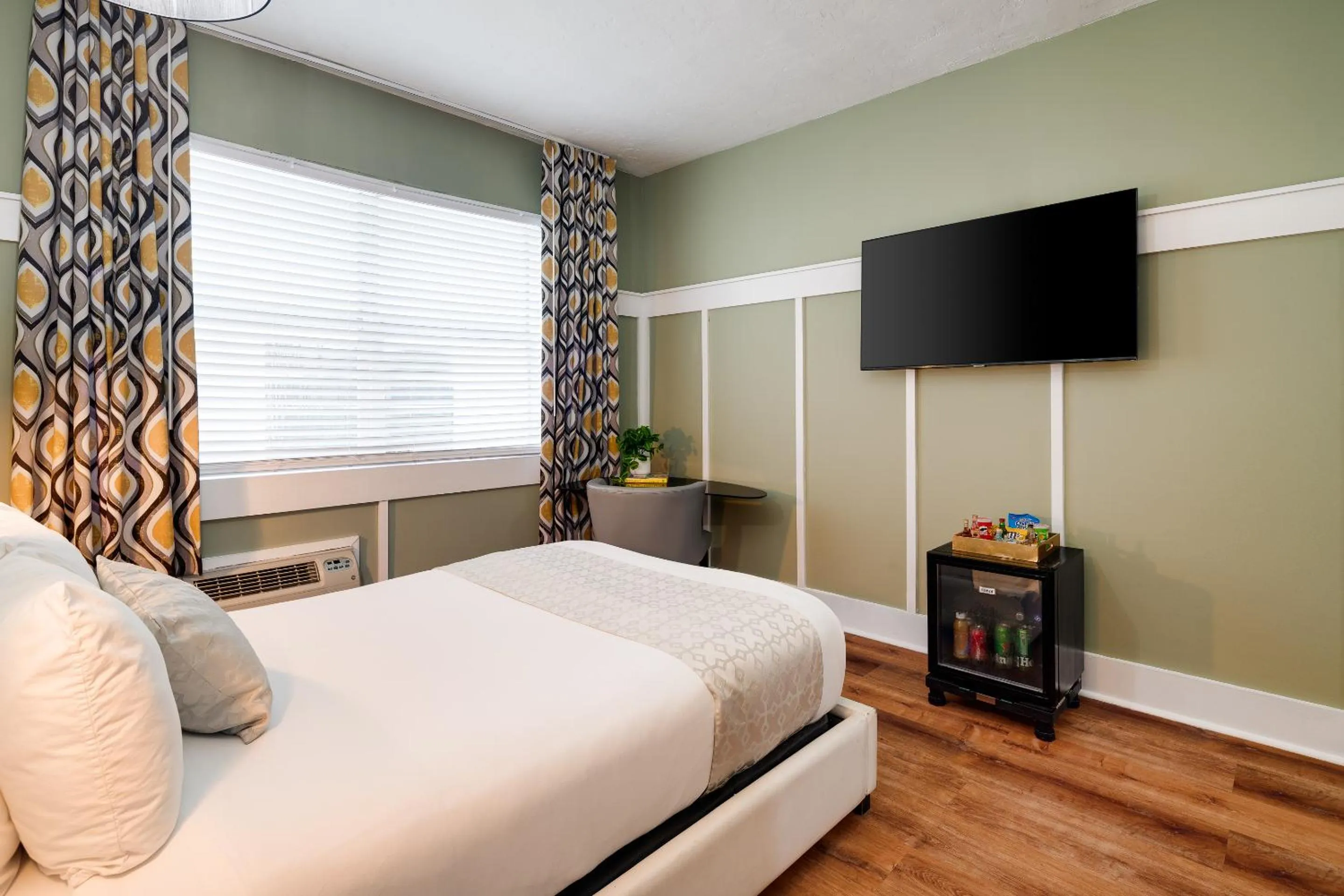 Bed in Catalina Hotel & Beach Club