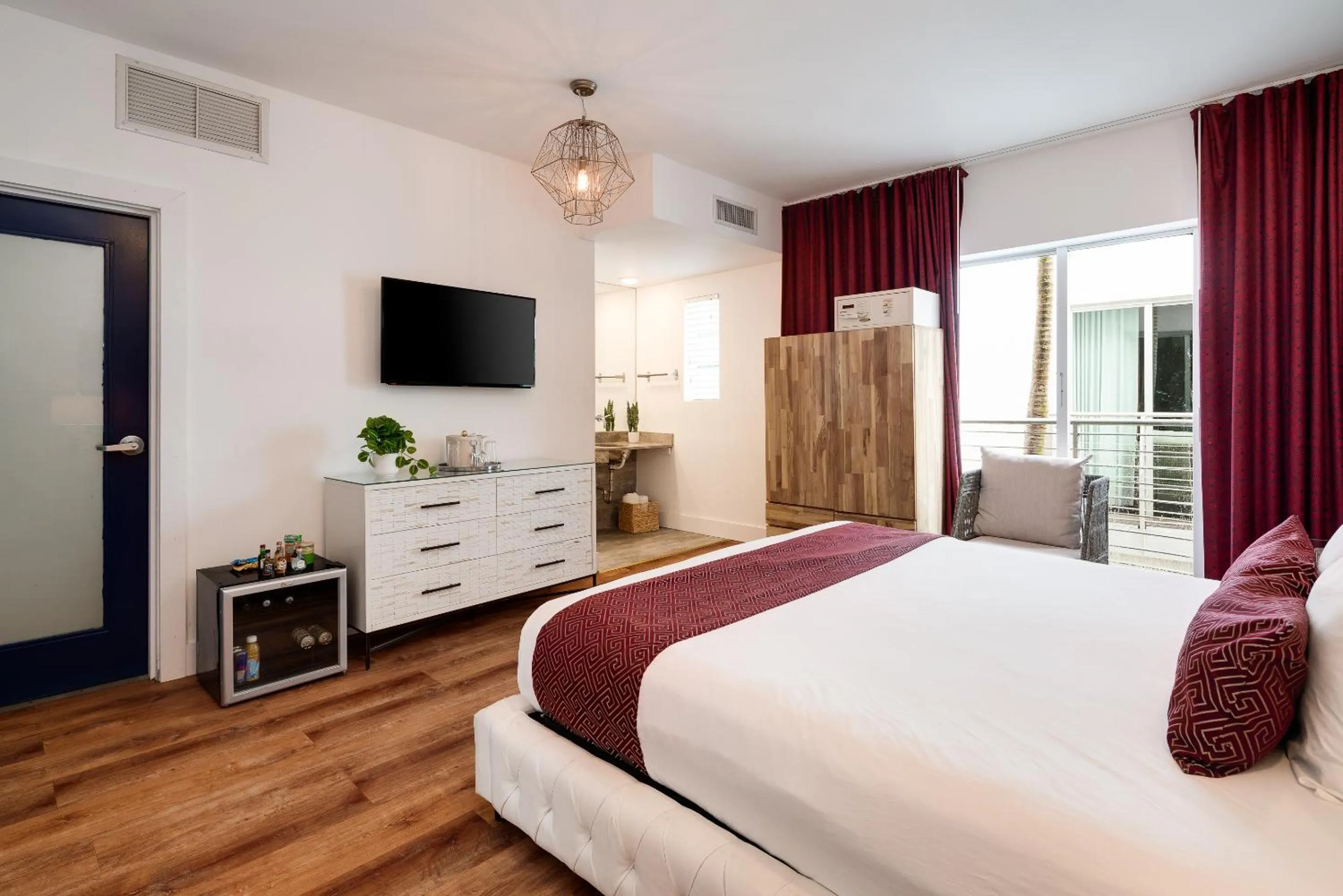 Bed in Catalina Hotel & Beach Club