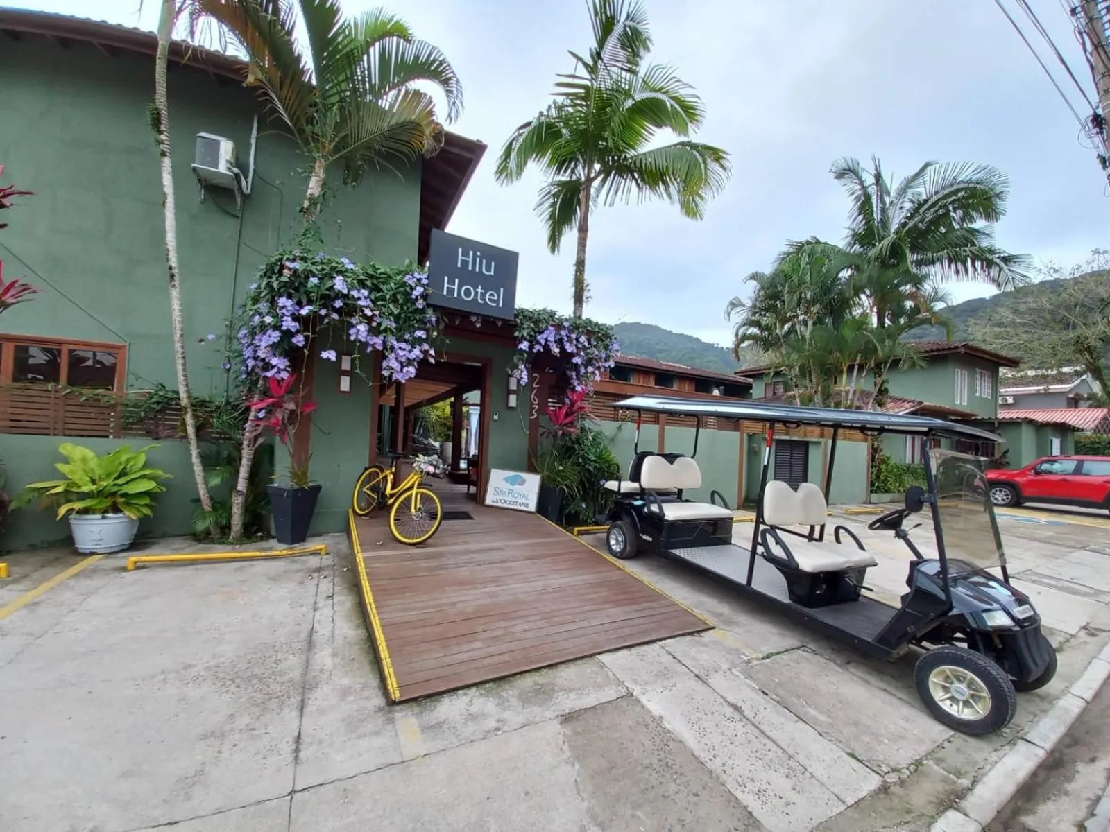 Property building in Hiu Hotel