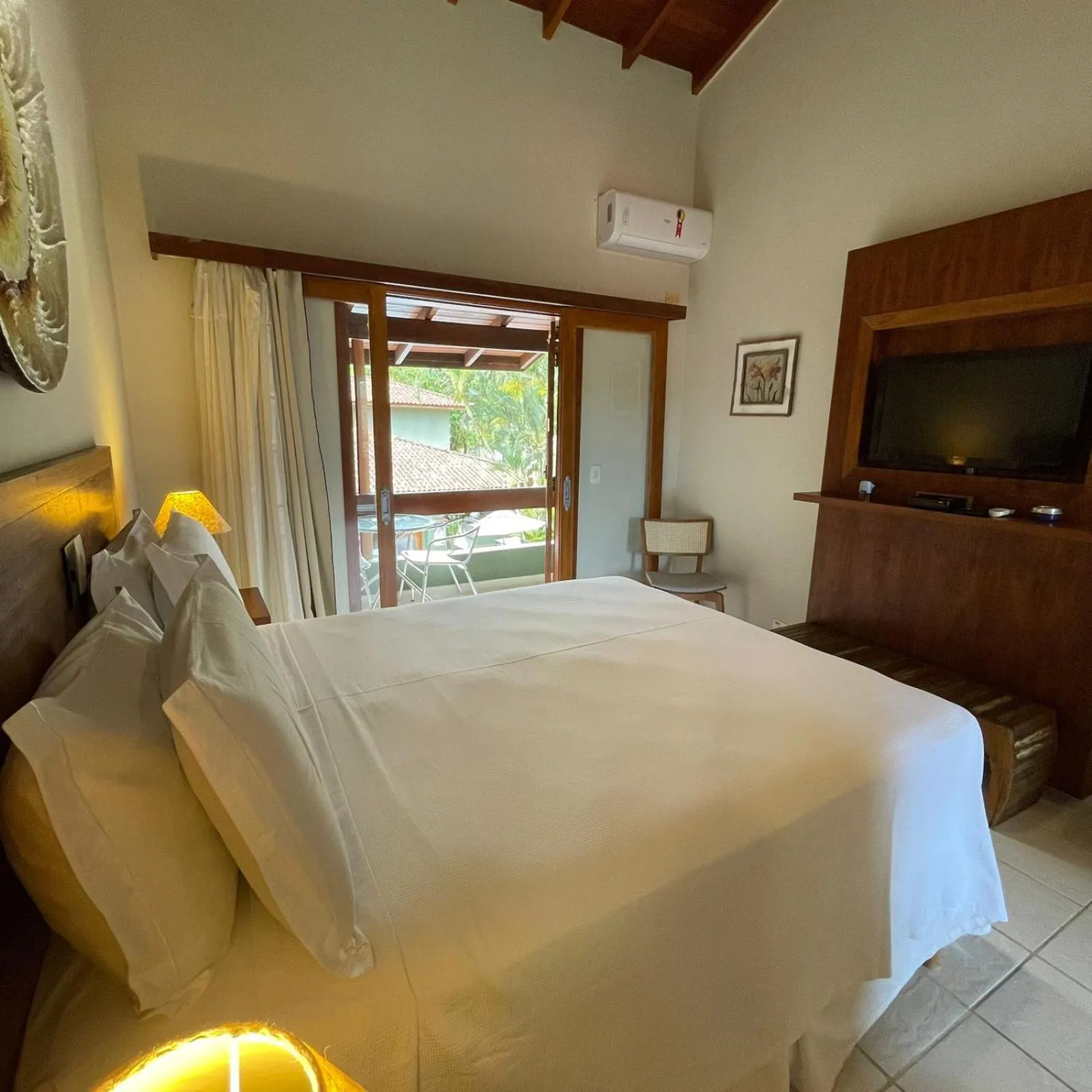 Bedroom, Bed in Hiu Hotel