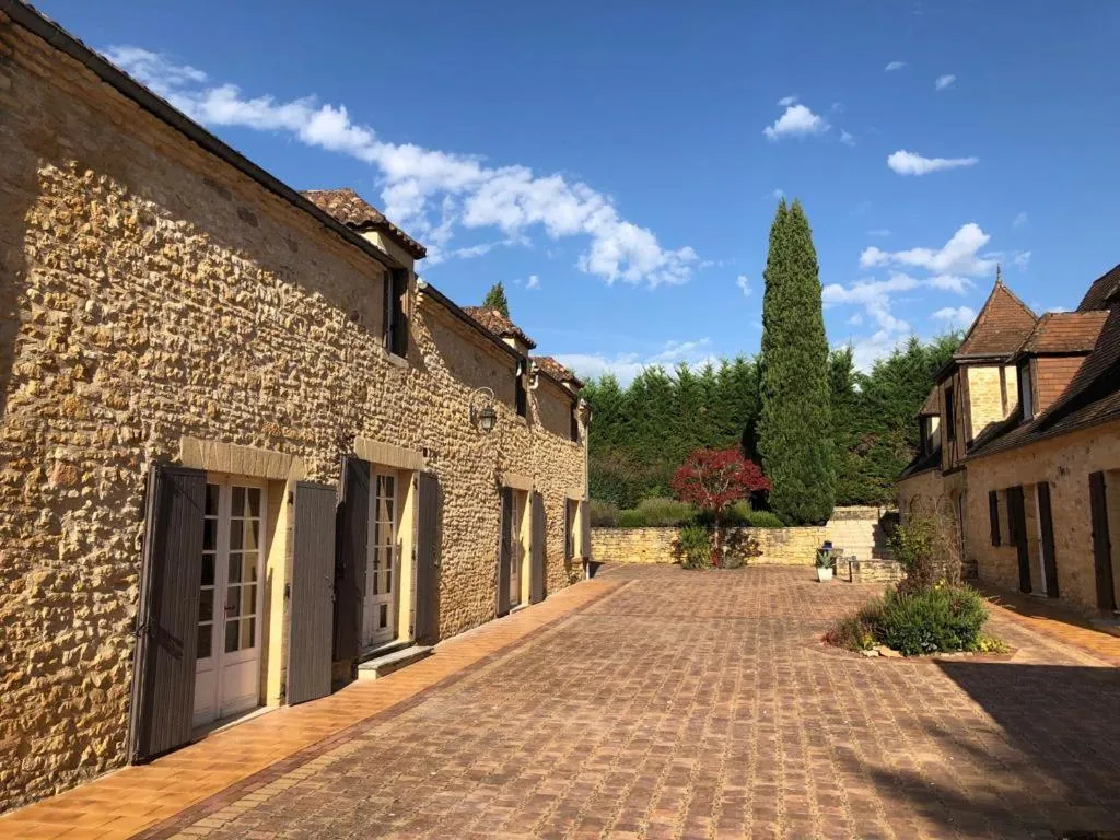 Property building in Le domaine Aubazen