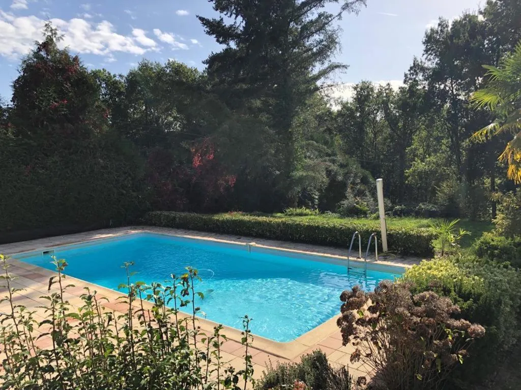 Pool view in Le domaine Aubazen