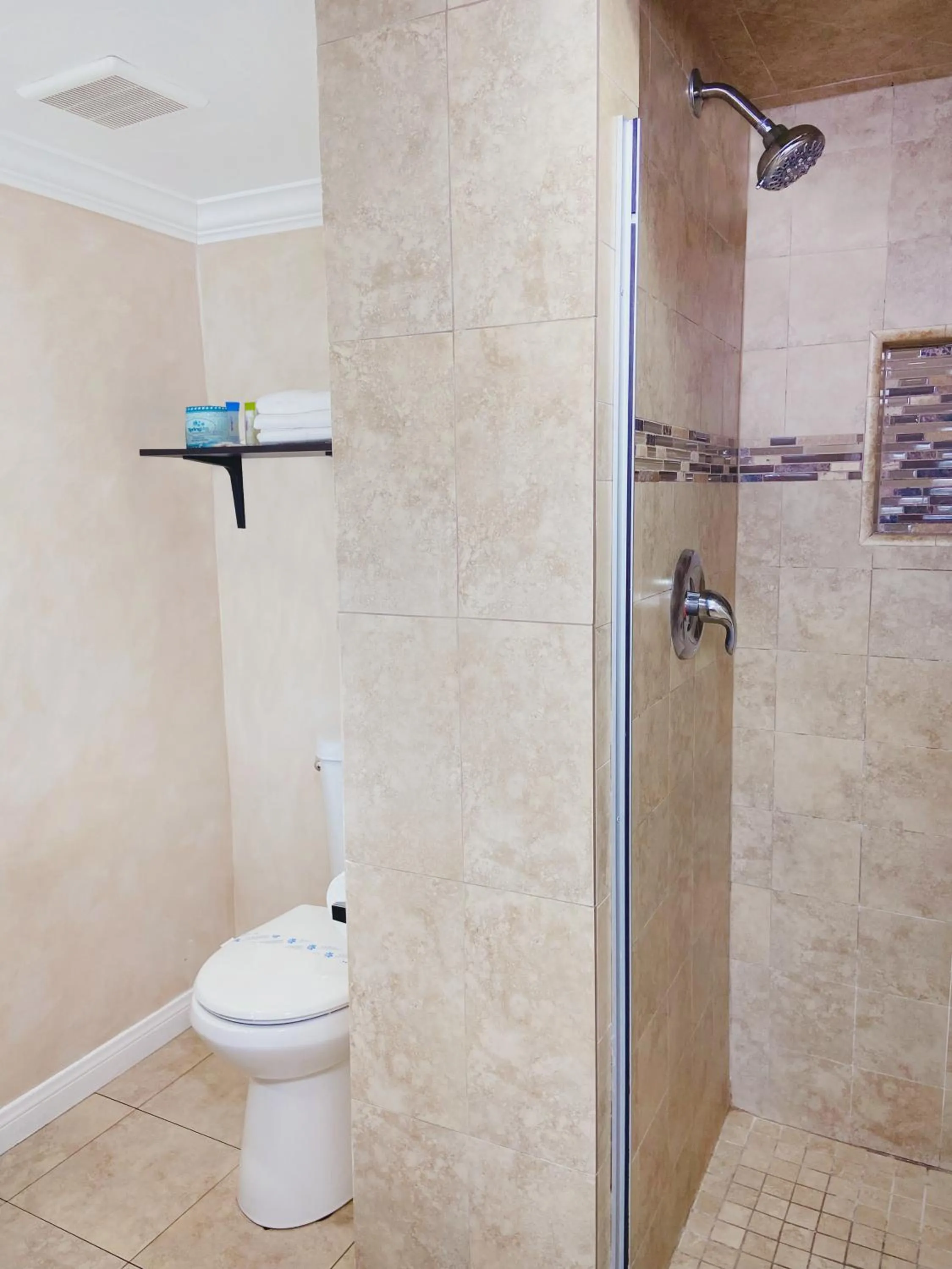 Shower in Nite Inn at Universal City - Walking Distance to Universal Studios Hollywood
