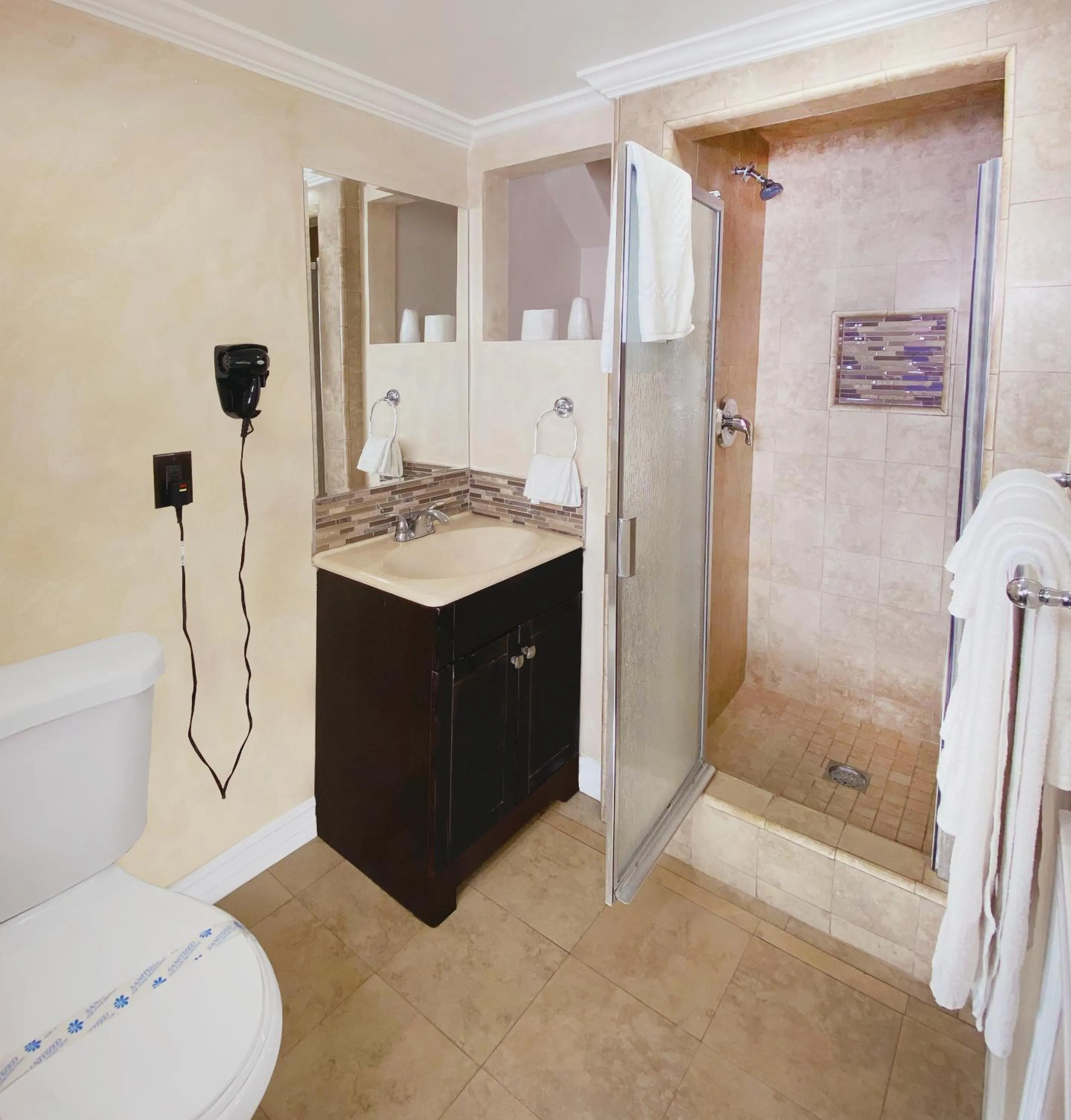 Shower in Nite Inn at Universal City - Walking Distance to Universal Studios Hollywood