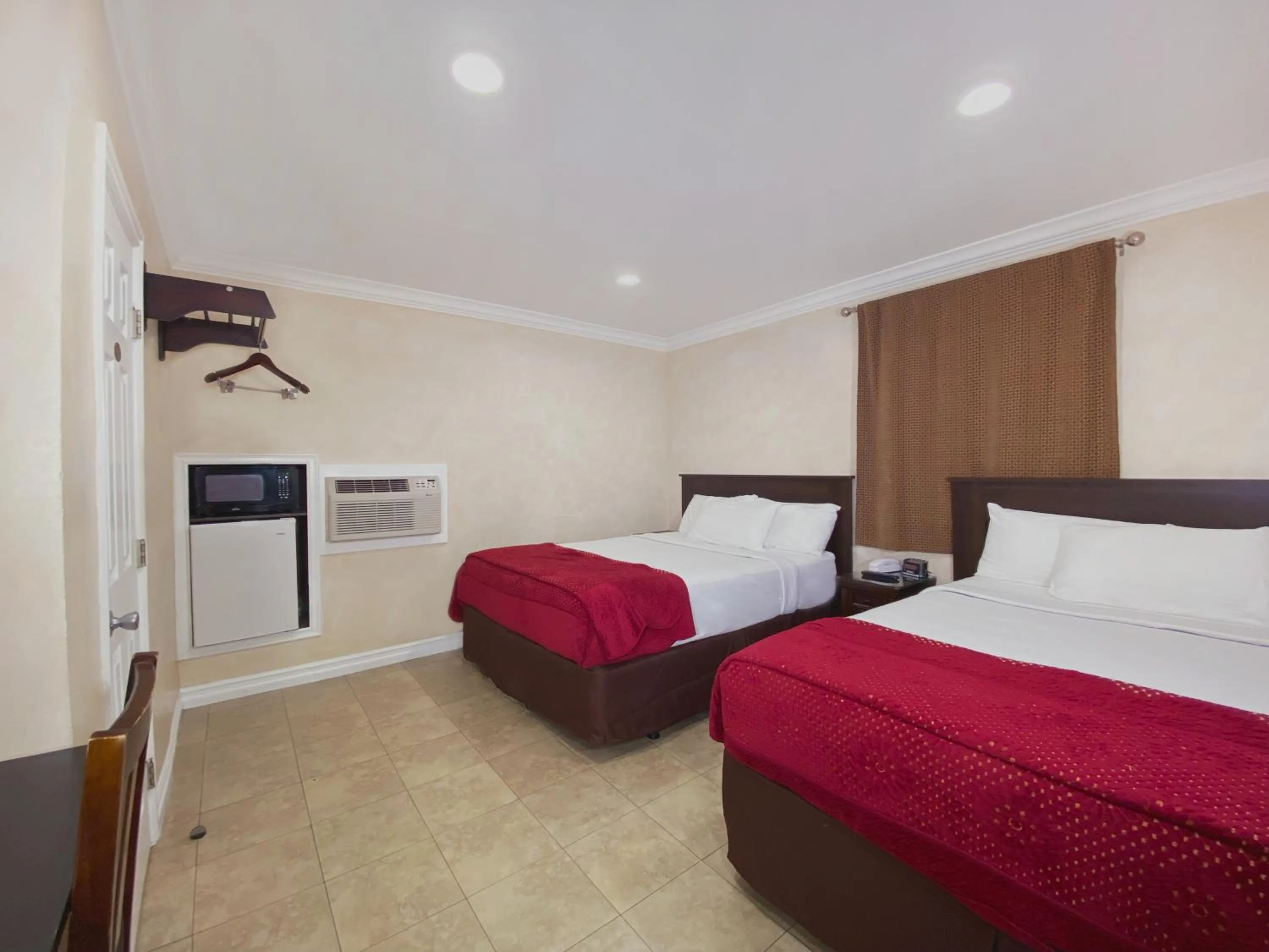 Bed in Nite Inn at Universal City - Walking Distance to Universal Studios Hollywood