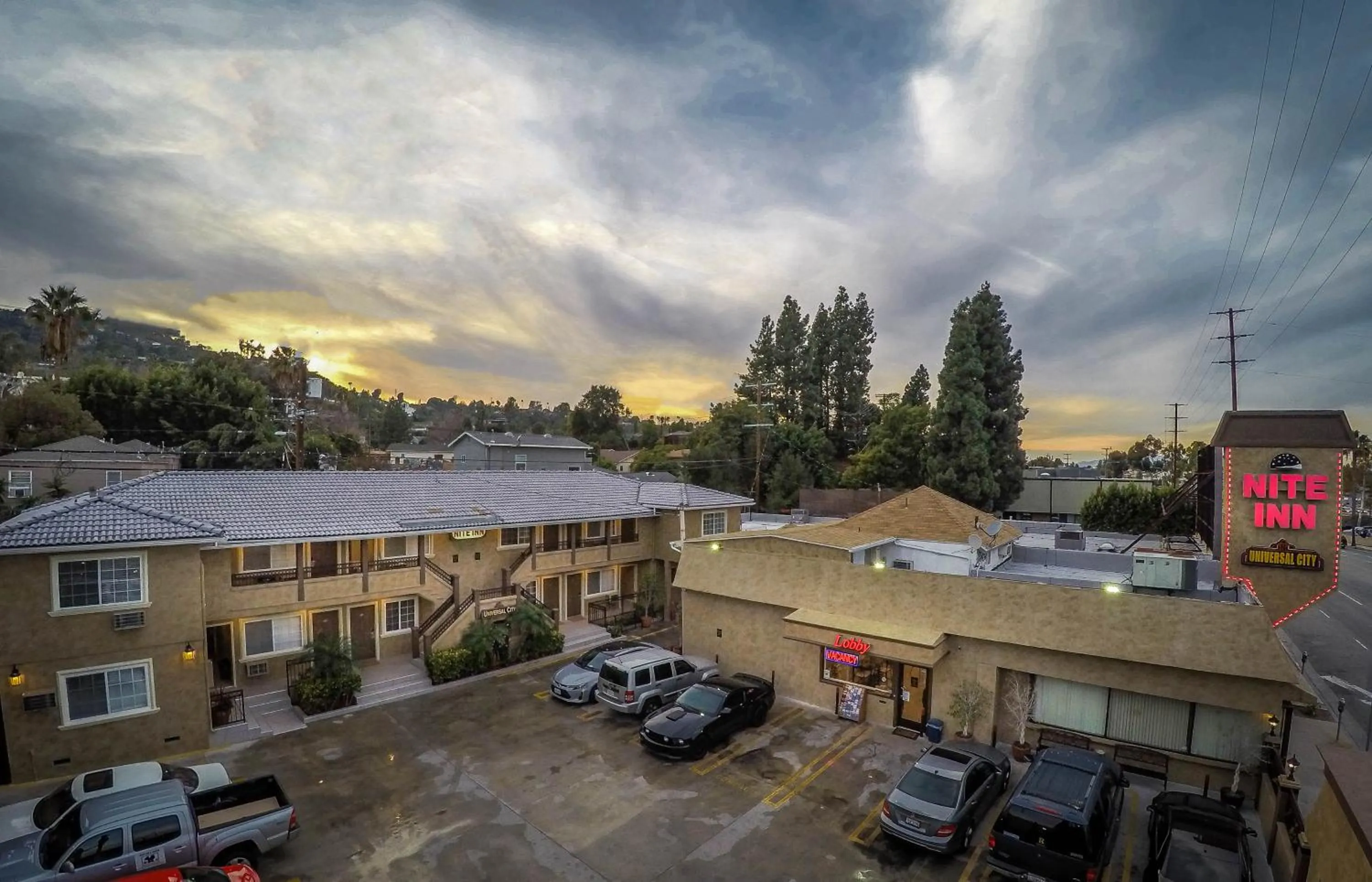 Property building in Nite Inn at Universal City - Walking Distance to Universal Studios Hollywood