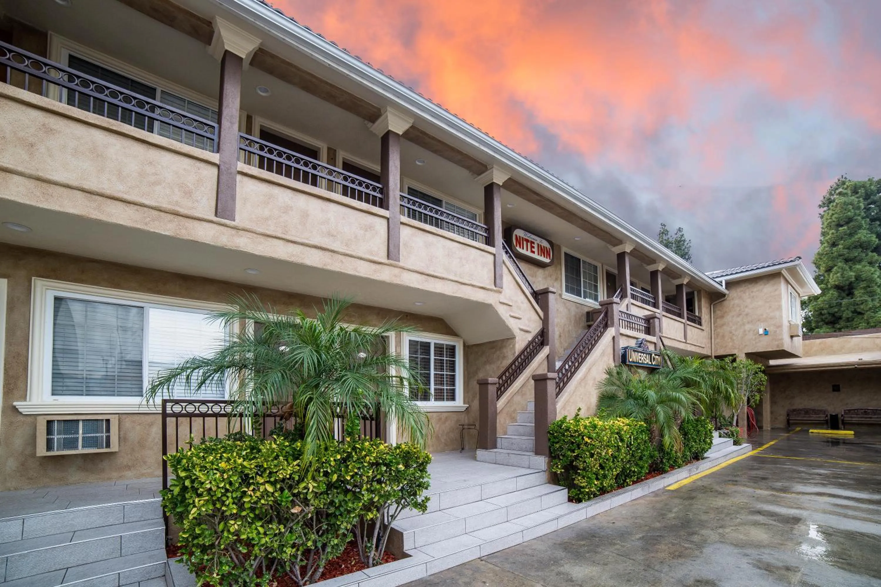 Property building in Nite Inn at Universal City - Walking Distance to Universal Studios Hollywood