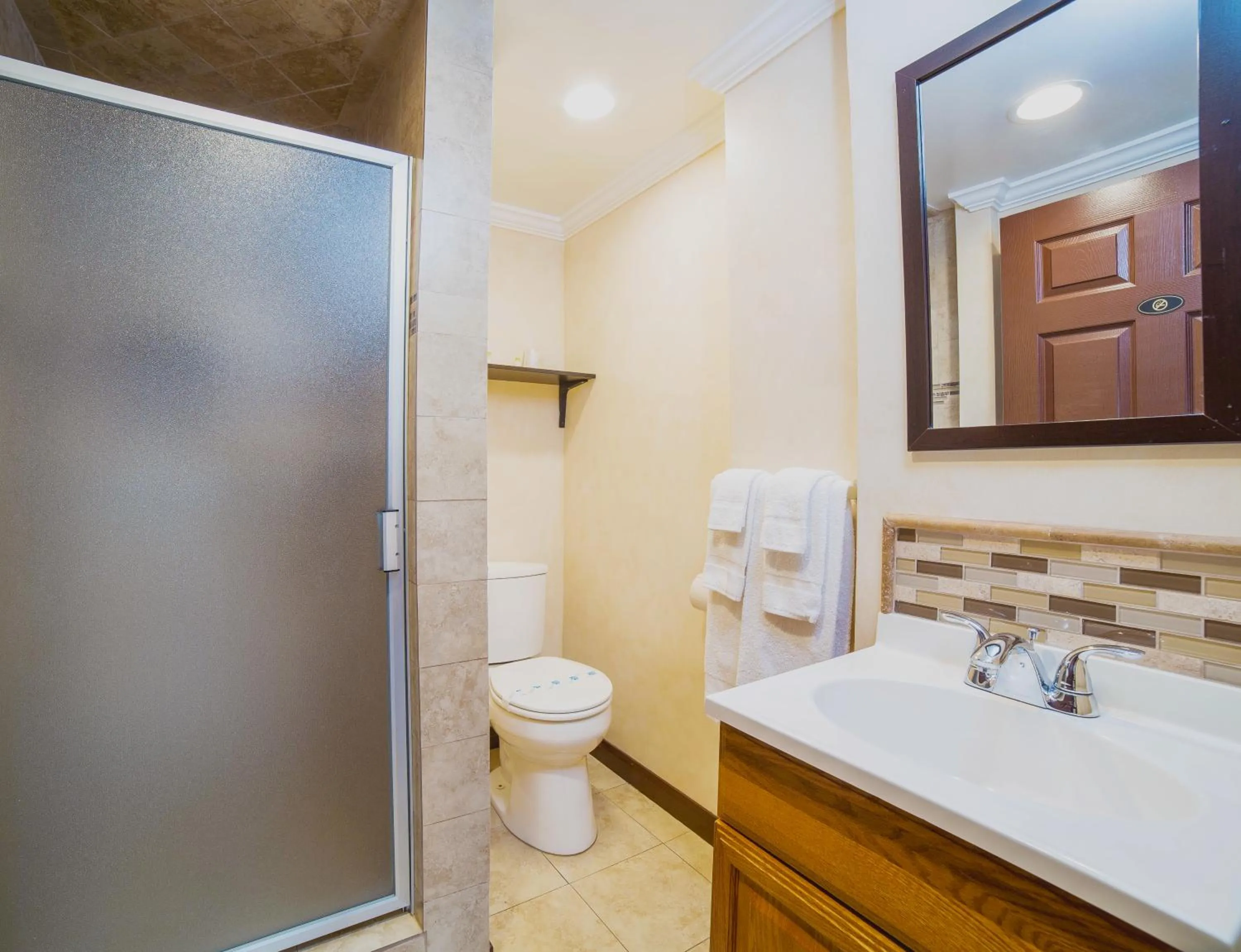 Shower in Nite Inn at Universal City - Walking Distance to Universal Studios Hollywood