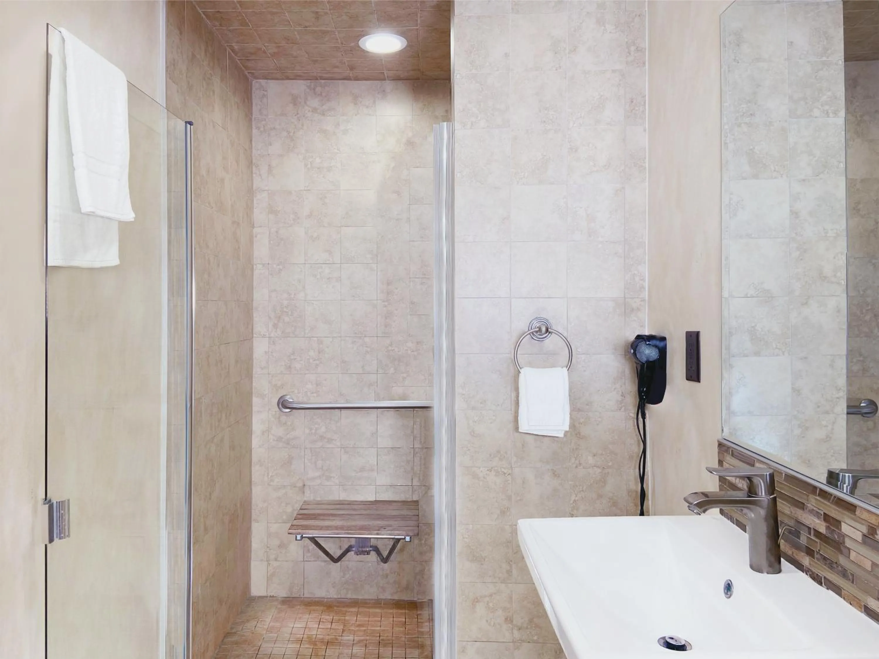 Shower in Nite Inn at Universal City - Walking Distance to Universal Studios Hollywood