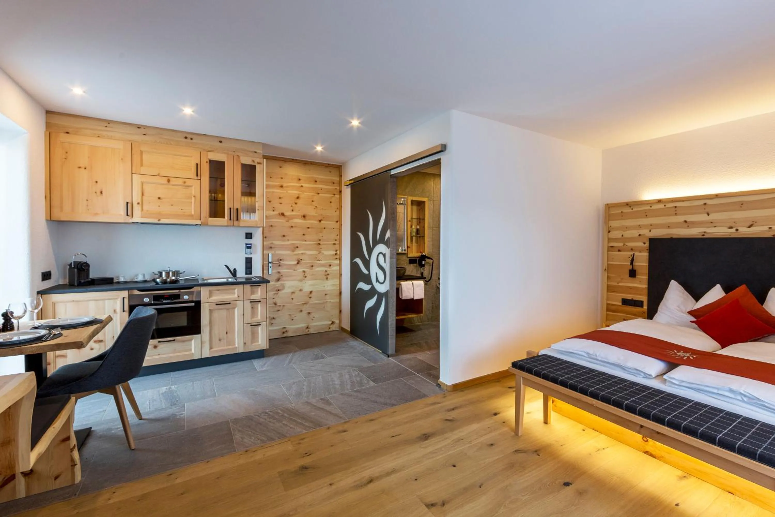 Photo of the whole room, Bed in Gästehaus Sonnenwirth