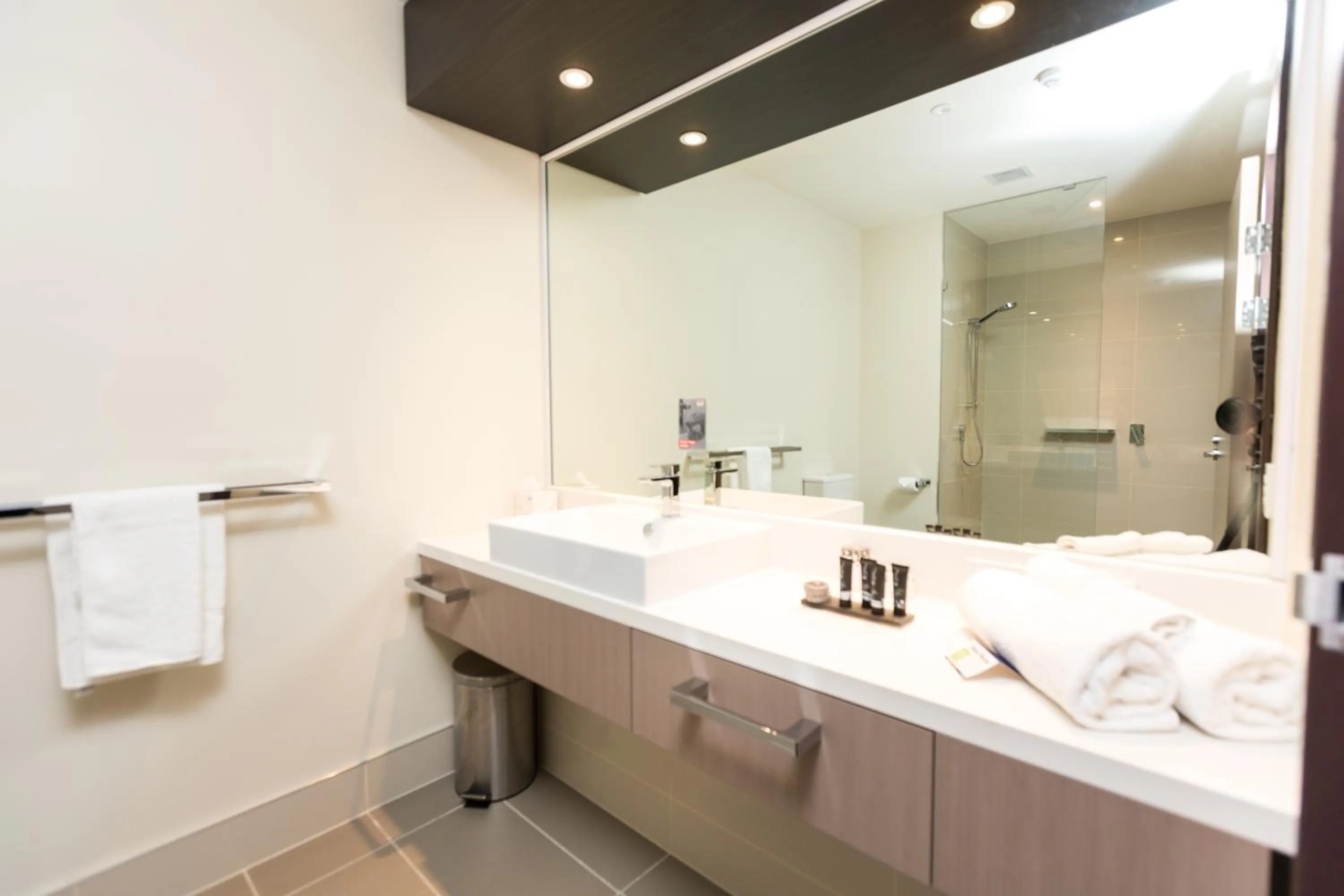 Bathroom in Alexandra Hills Hotel