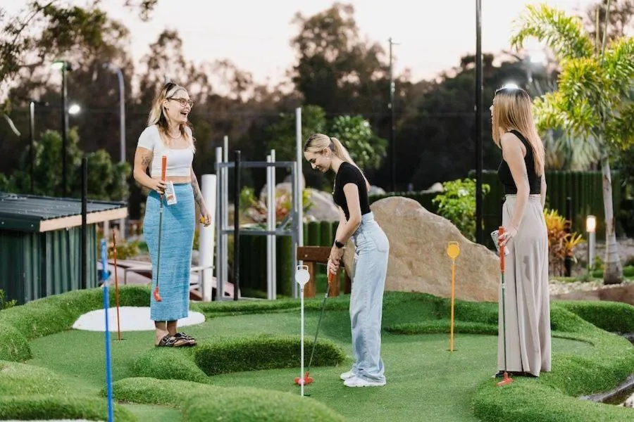 Minigolf in Alexandra Hills Hotel