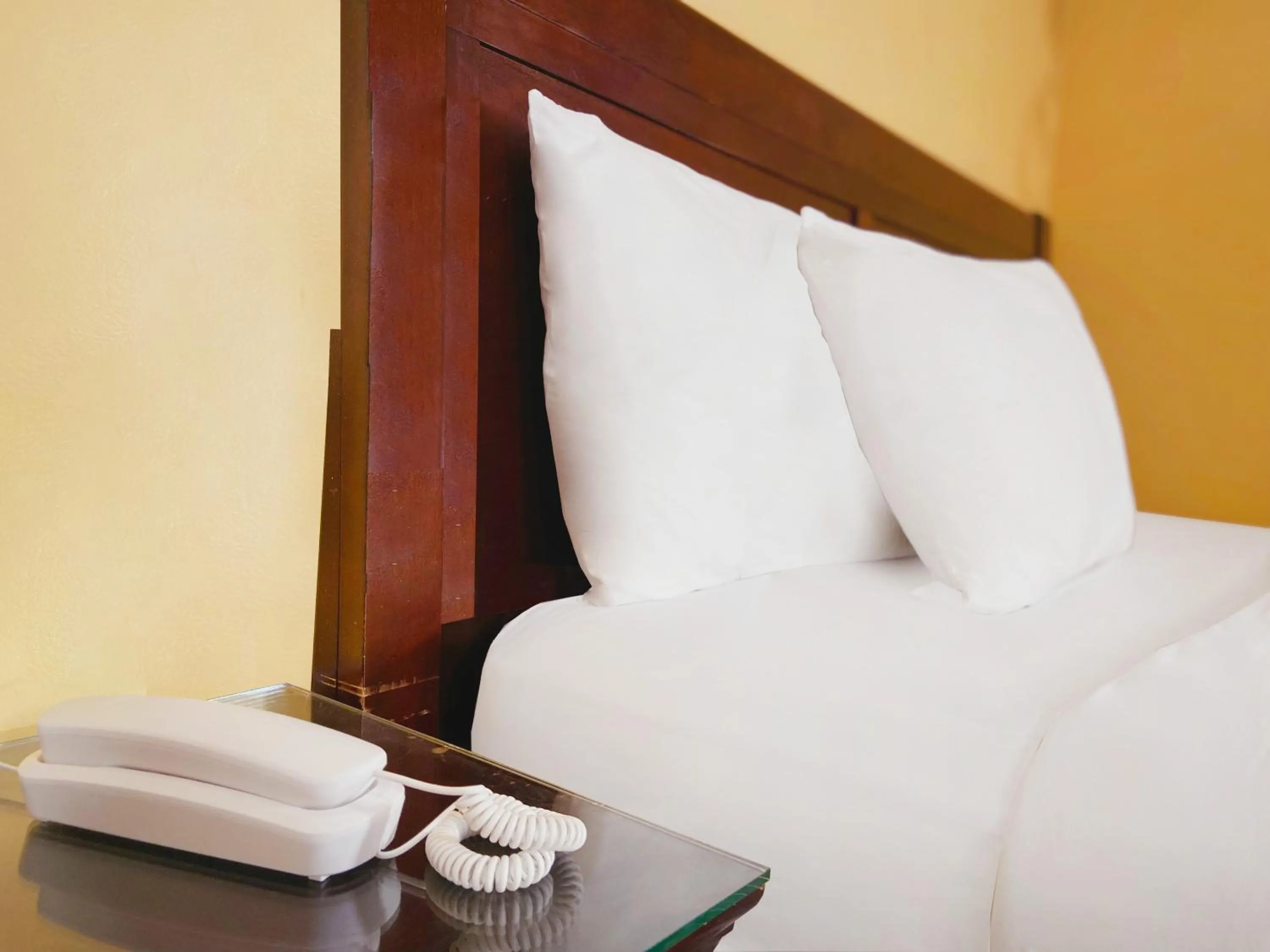 Living room, Bed in El Patio Inn - Near Universal Studios Hollywood