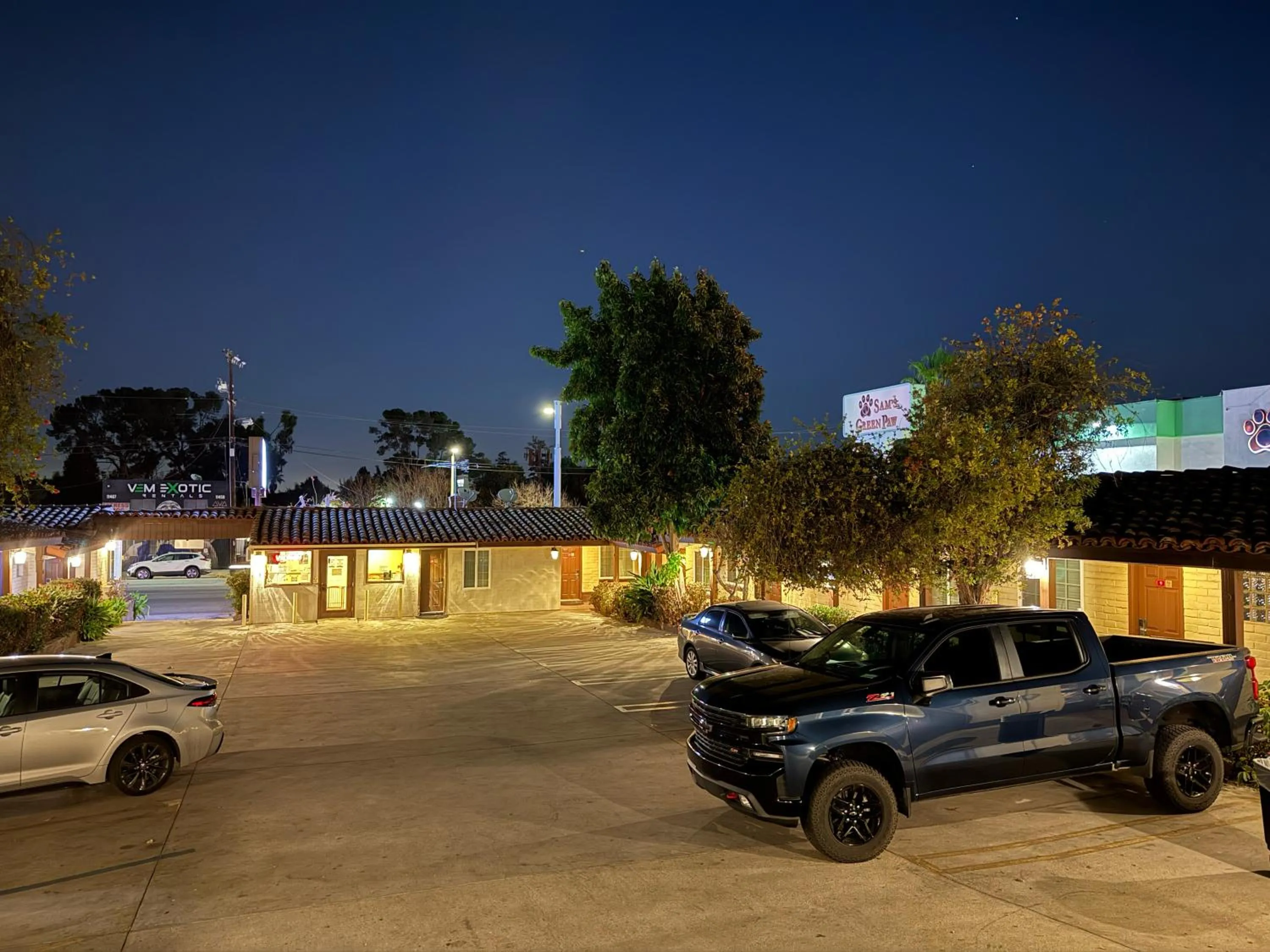 Property building in El Patio Inn - Near Universal Studios Hollywood