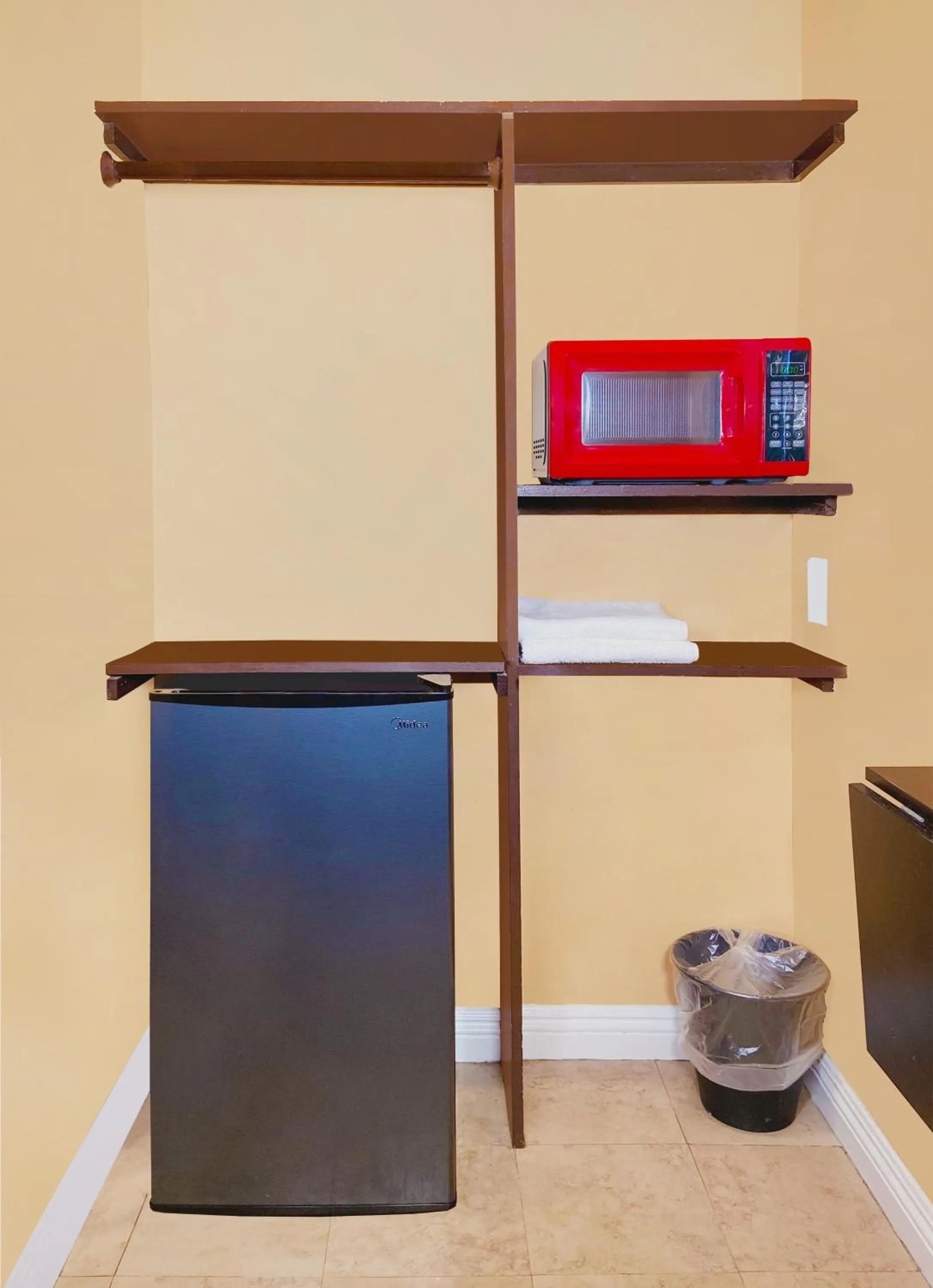 minibar in El Patio Inn - Near Universal Studios Hollywood