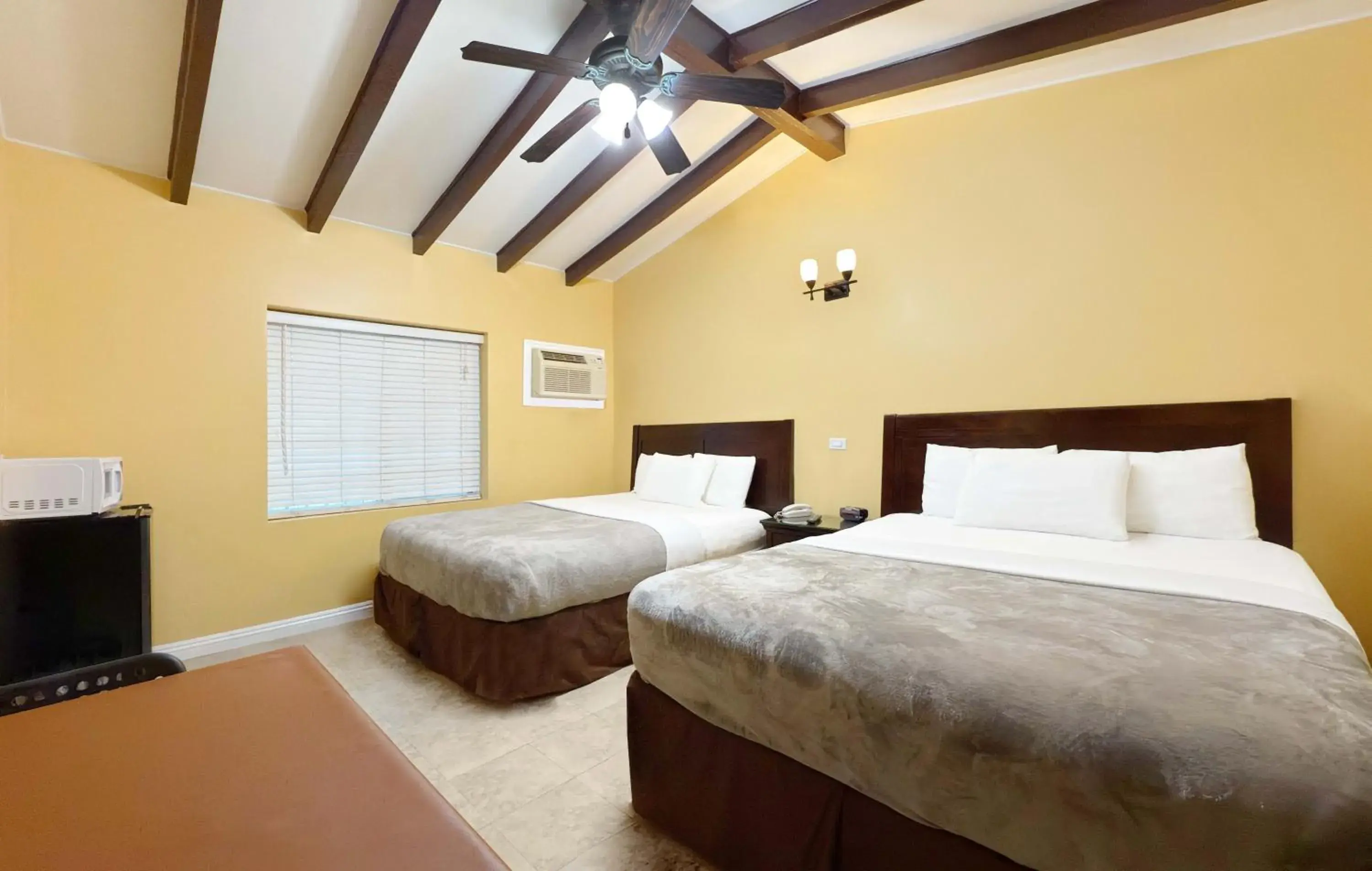 Standard Two Doubles Room in El Patio Inn - Near Universal Studios Hollywood Standard Two Doubles Room in El Patio Inn - Near Universal Studios Hollywood