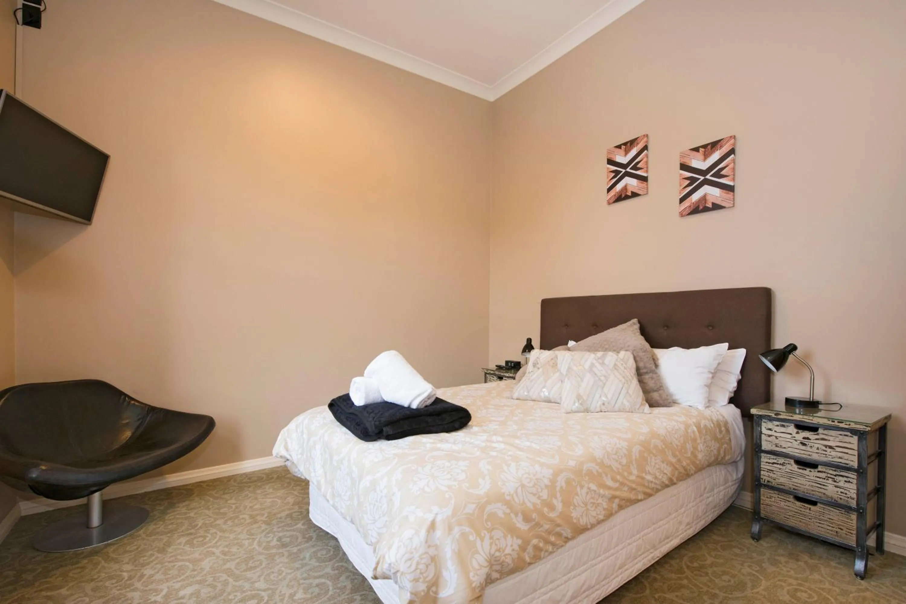 Bed in The Prince Albert Backpackers & Bar