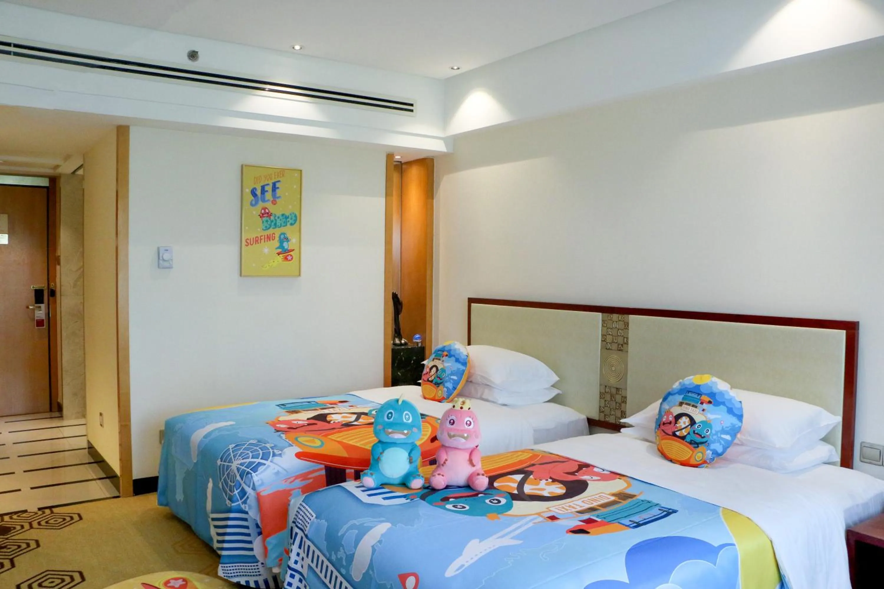 Photo of the whole room, Bed in Ramada Plaza By Wyndham Taian