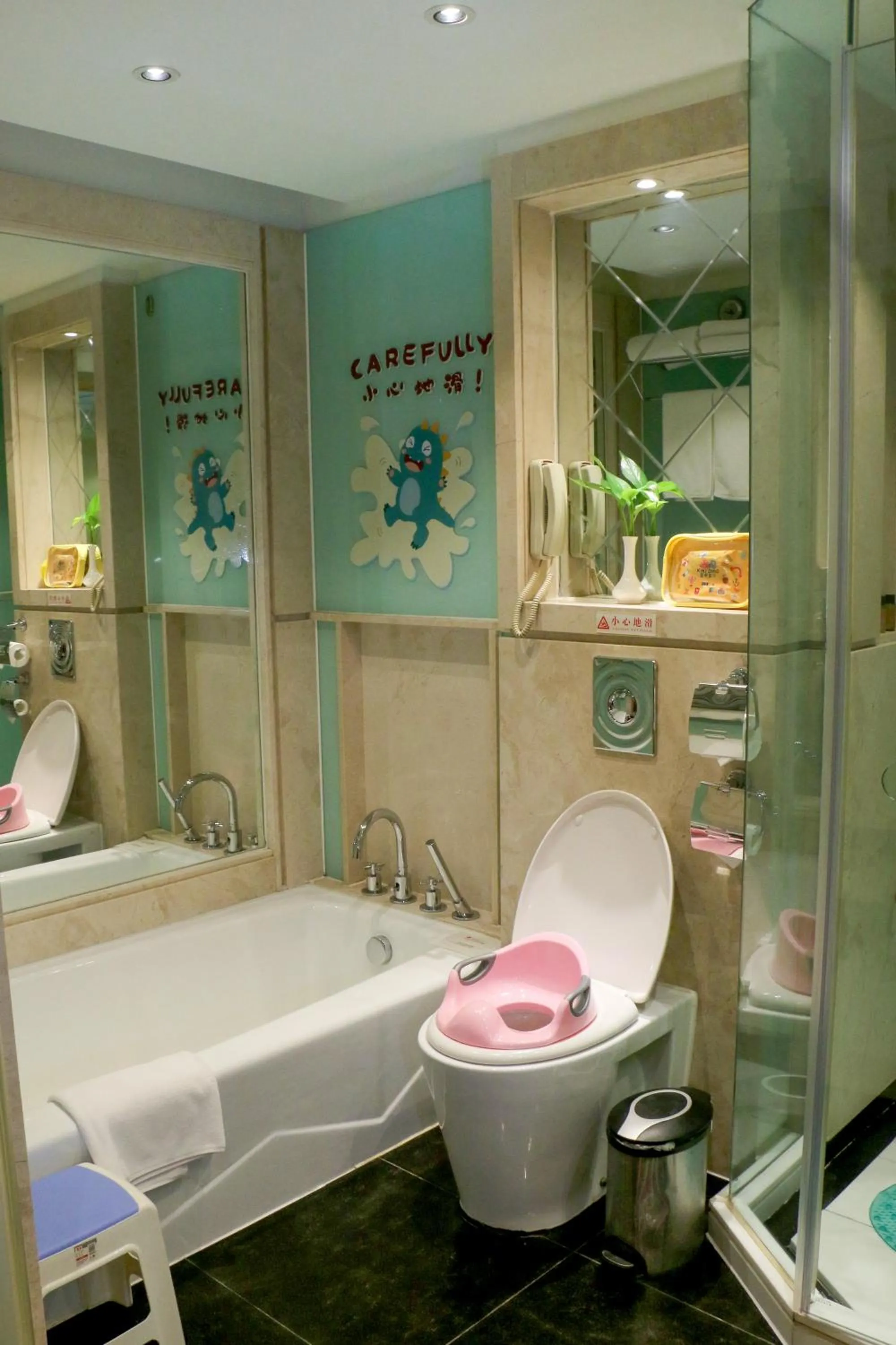 Toilet in Ramada Plaza By Wyndham Taian