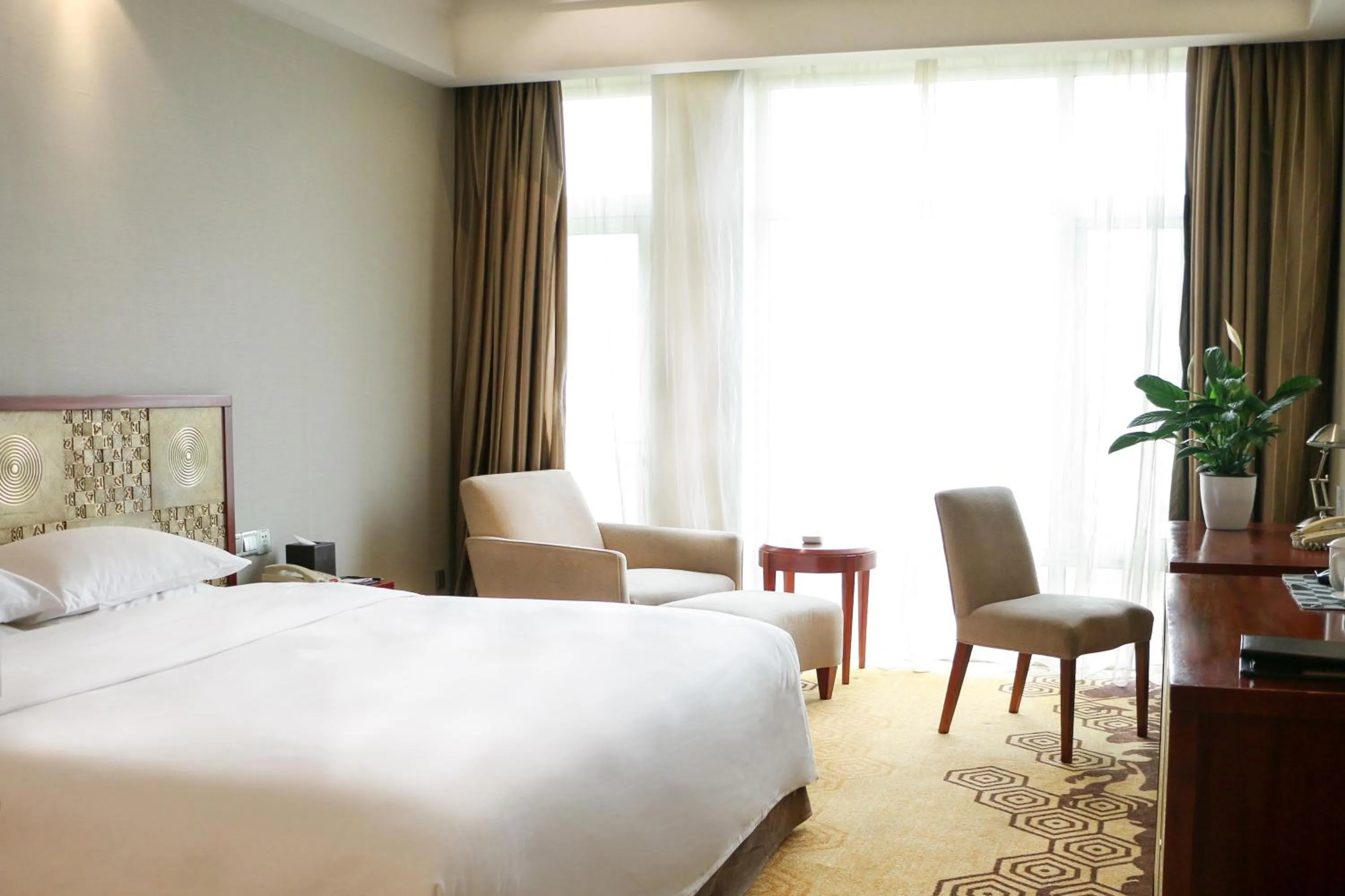 Bed in Ramada Plaza By Wyndham Taian