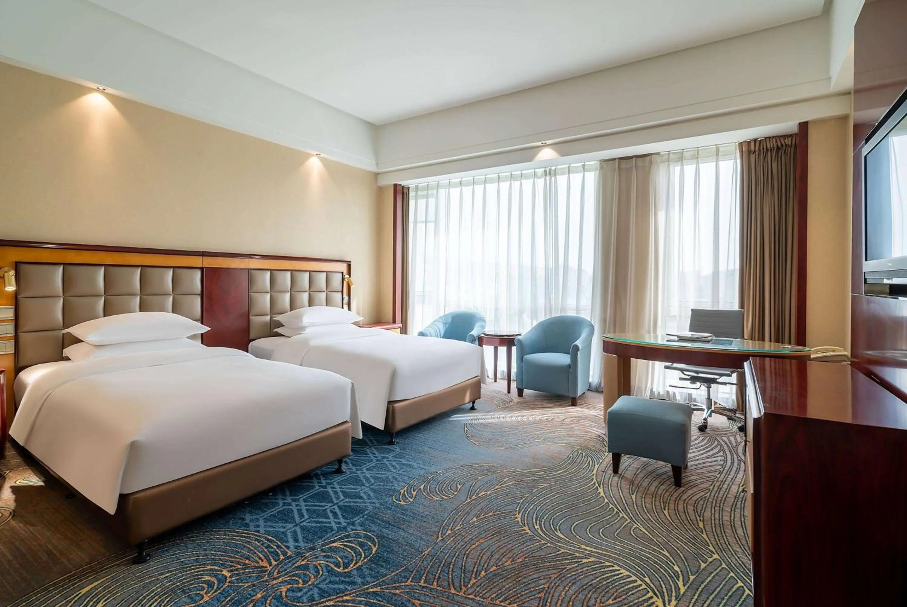 Photo of the whole room, Bed in Ramada Plaza By Wyndham Taian