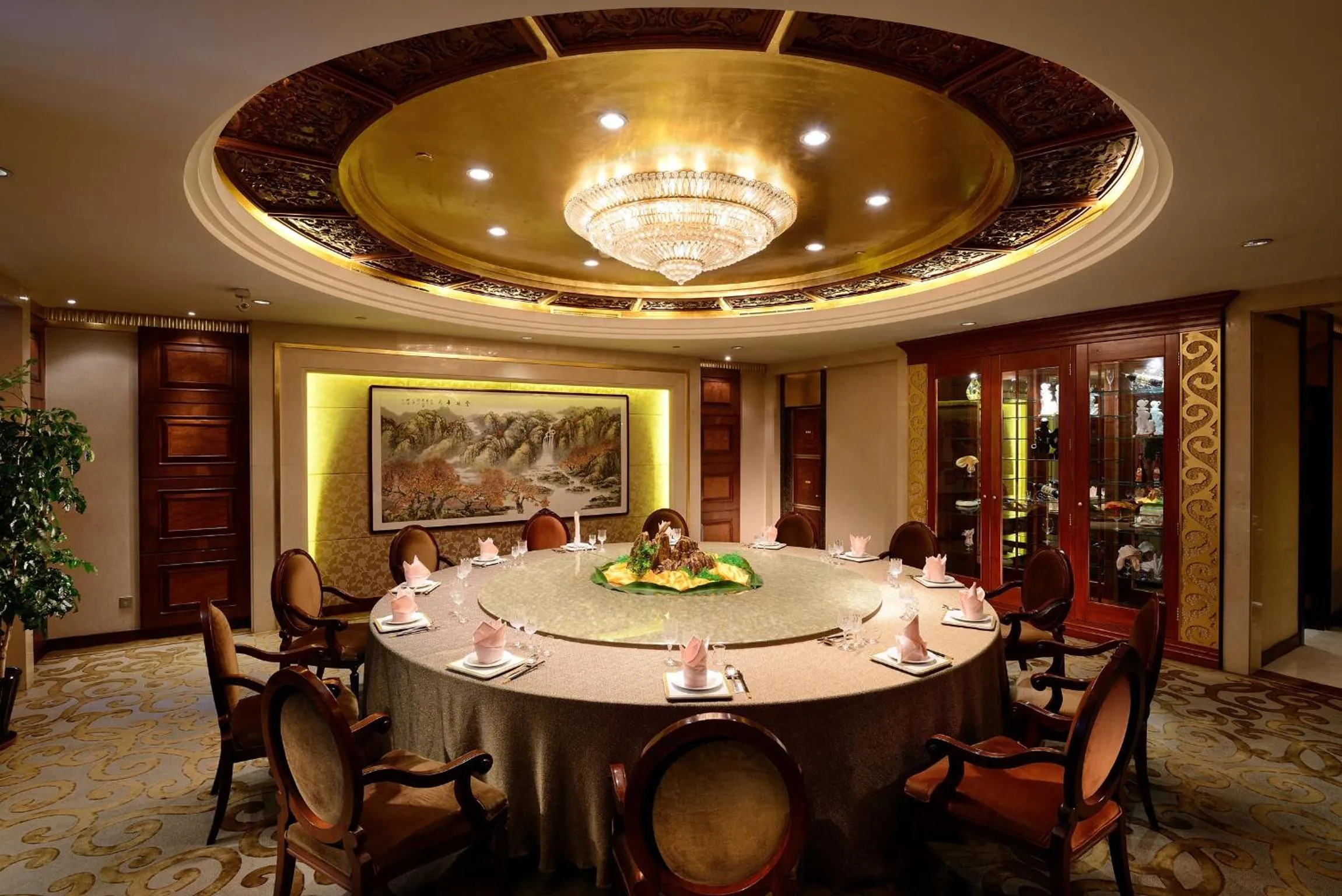 Restaurant/places to eat in Ramada Plaza By Wyndham Taian