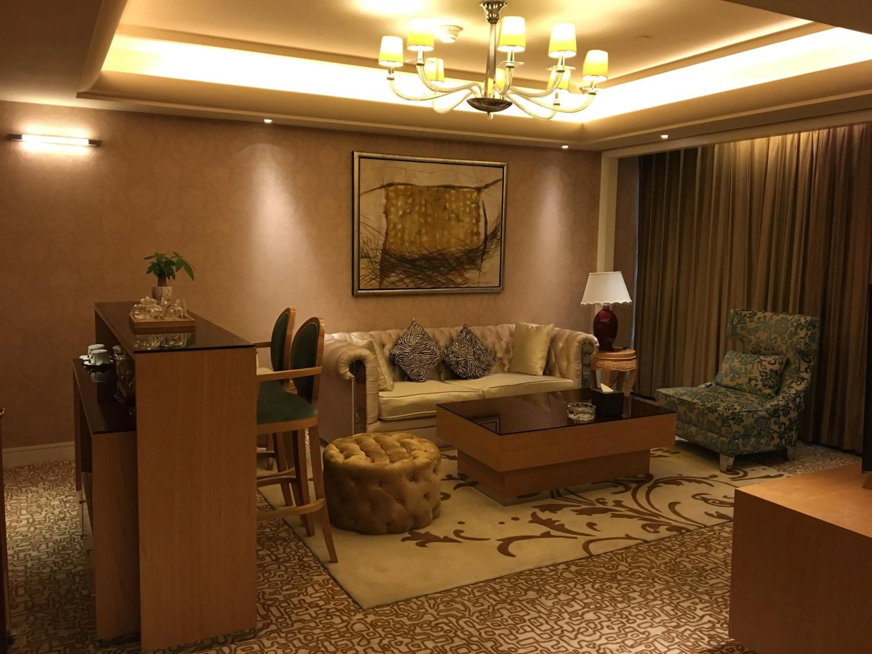 Living room in Ramada Plaza By Wyndham Taian