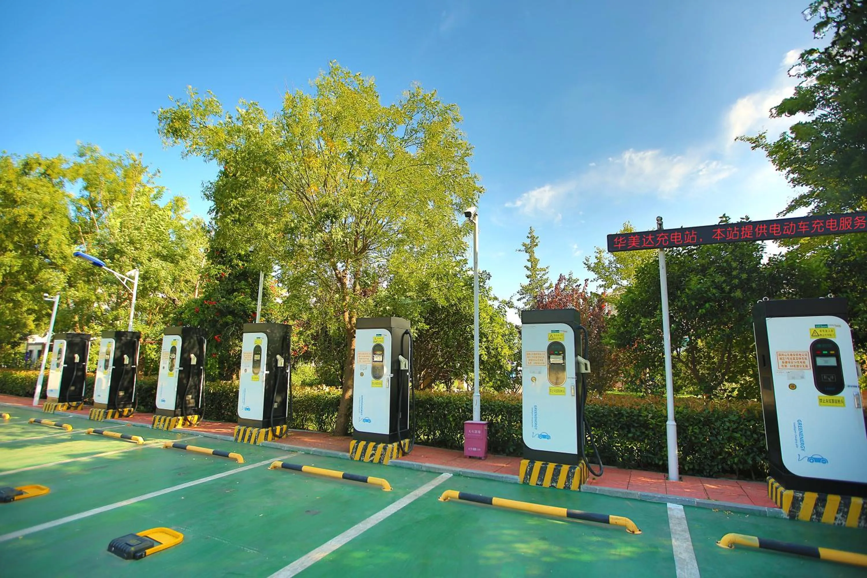 Parking in Ramada Plaza By Wyndham Taian