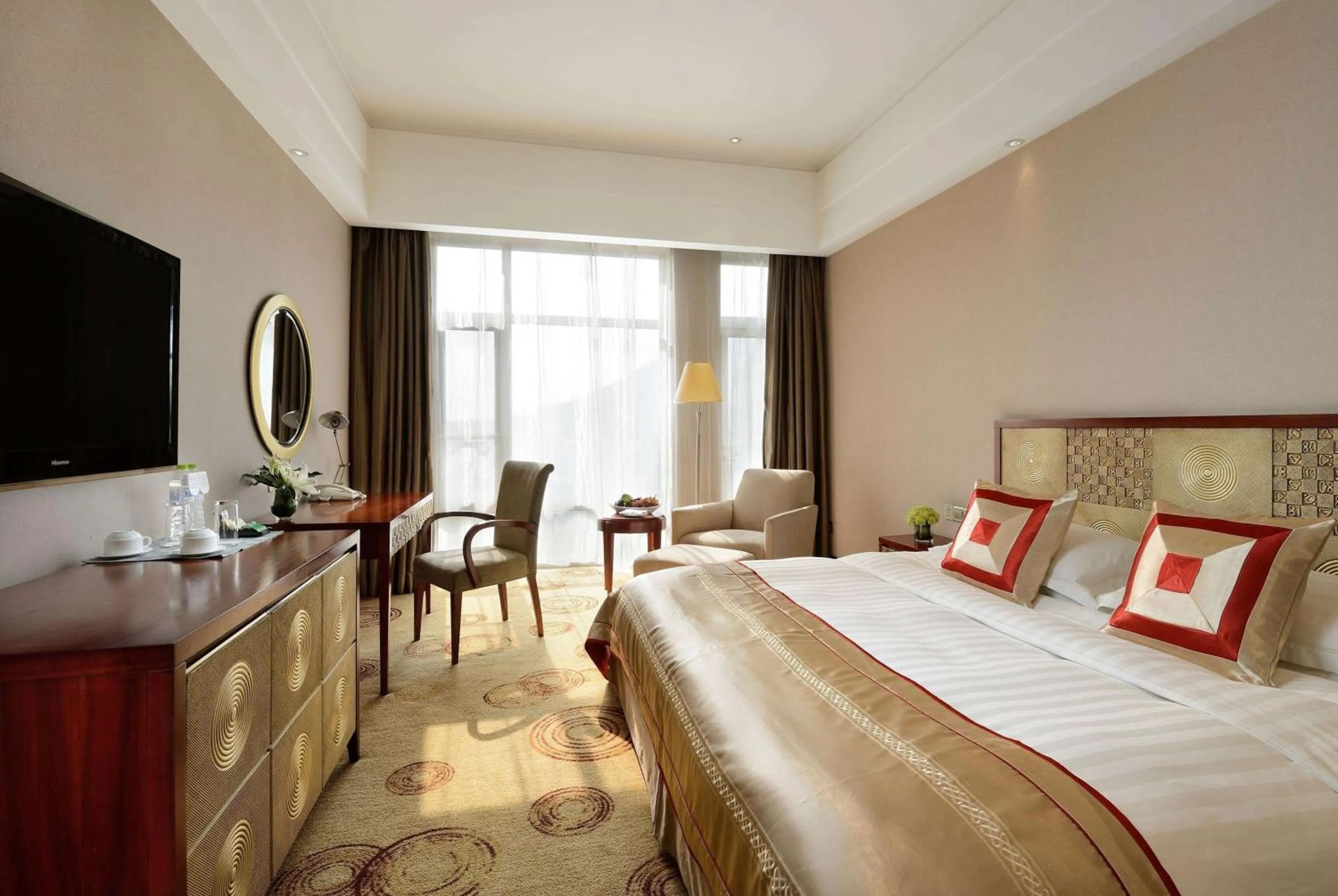 Photo of the whole room, Bed in Ramada Plaza By Wyndham Taian